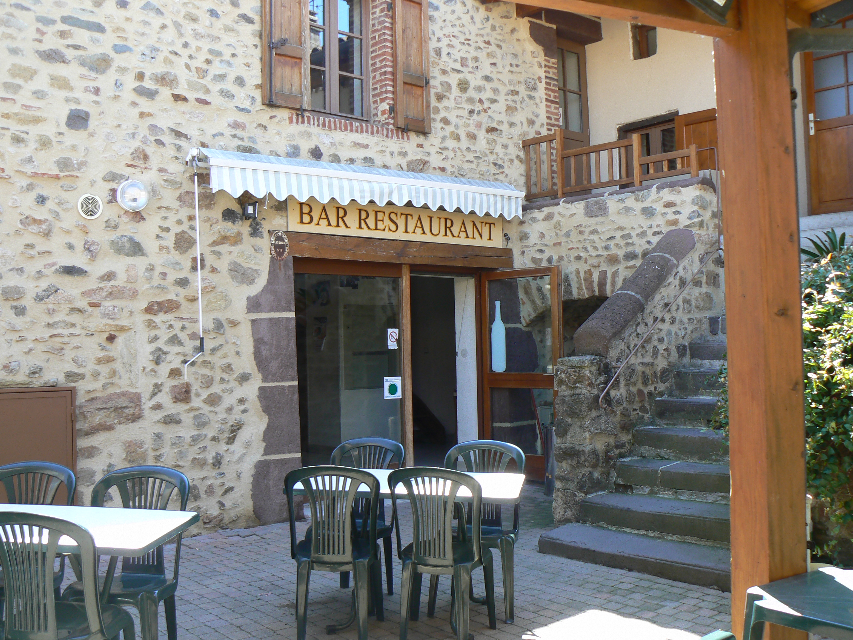 Location gérance d'un commerce bar, restaurant, épicerie au village d'AZERAT en Haute-Loire (43390)
Tout équipé
Location 120,00 € par mois HT (caution 5000,00 €)
Avec appartement F4 d'un loyer de 230,00 € mensuel (Caution 230,00 €)