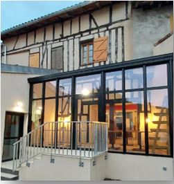 La commune de Saint-Martin-d'Oydes dans l'Ariège cherche un repreneur pour son café multiservices.
Bar, restauration, épicerie, dépôt de pain, animations.
Local en très bon état, appartenant à la commune, entièrement équipé ; cuisine et mobilier.
Capacité 20-25 couverts + Terrasse été.
Location bail commercial.
Licence IV.