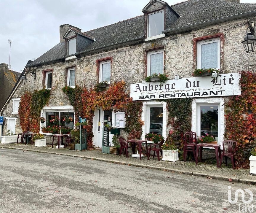 EXCEPTIONNEL – A SAISIR 		
BAR RESTAURANT MURS ET FONDS 170 m2 + RESIDENTIEL 112 m2 – 149.000 € le tout..

Idéalement situé sur la commune de La Chèze, l'Auberge du Lié  se compose de :
- une grande salle de restauration, permet d'accueillir une cinquantaine de couverts. 
- un magnifique bar avec une belle déco marine.
- une autre salle de 40 m2 (pour repas de groupes ou comme coin salon pour la clientèle) .
- une cuisine équipée du matériel professionnel, (à moderniser); 
- deux sanitaires pour la clientèle.
- en façade, une terrasse de 30 m2 donnant sur la Place de la Mairie (parkings et jardin paysagé).
-  une Pompe à chaleur DAIKIN toute neuve (2024) de 18 Kw. (avec chauffe-eau thermodynamique)
- le fonds de commerce avec la licence IV.
-  un jardinet et 2 dépendances (garage et atelier)
- et au 1er étage 112 m2 (salle d'eau – dressing -  WC ) + 1 salon et 5 chambres pour les propriétaires.
- Avec des travaux de remise en conditions en grande partie finalisés  (toiture, isolation, PAC)  
Très fort potentiel à développer sur la commune de La Chèze, clientèle fidèle et très demandeuse.
La Chèze se trouve à 10 minutes de Loudéac, 25 minutes de Josselin, 45 minutes de Saint-Brieuc
Après 25 années d'exploitation, l'Auberge a été vendue l'année dernière mais récemment, 
l'un des acheteurs a été victime d'un AVC, ce qui les oblige à remettre en vente l'intégralité de 
l'immeuble résidentiel, commercial et licence. 
Et même une grande partie du mobilier dont un piano pneumatique avec ses 50 rouleaux 
(le tout importé du Canada) et prévu pour des animations musicales.