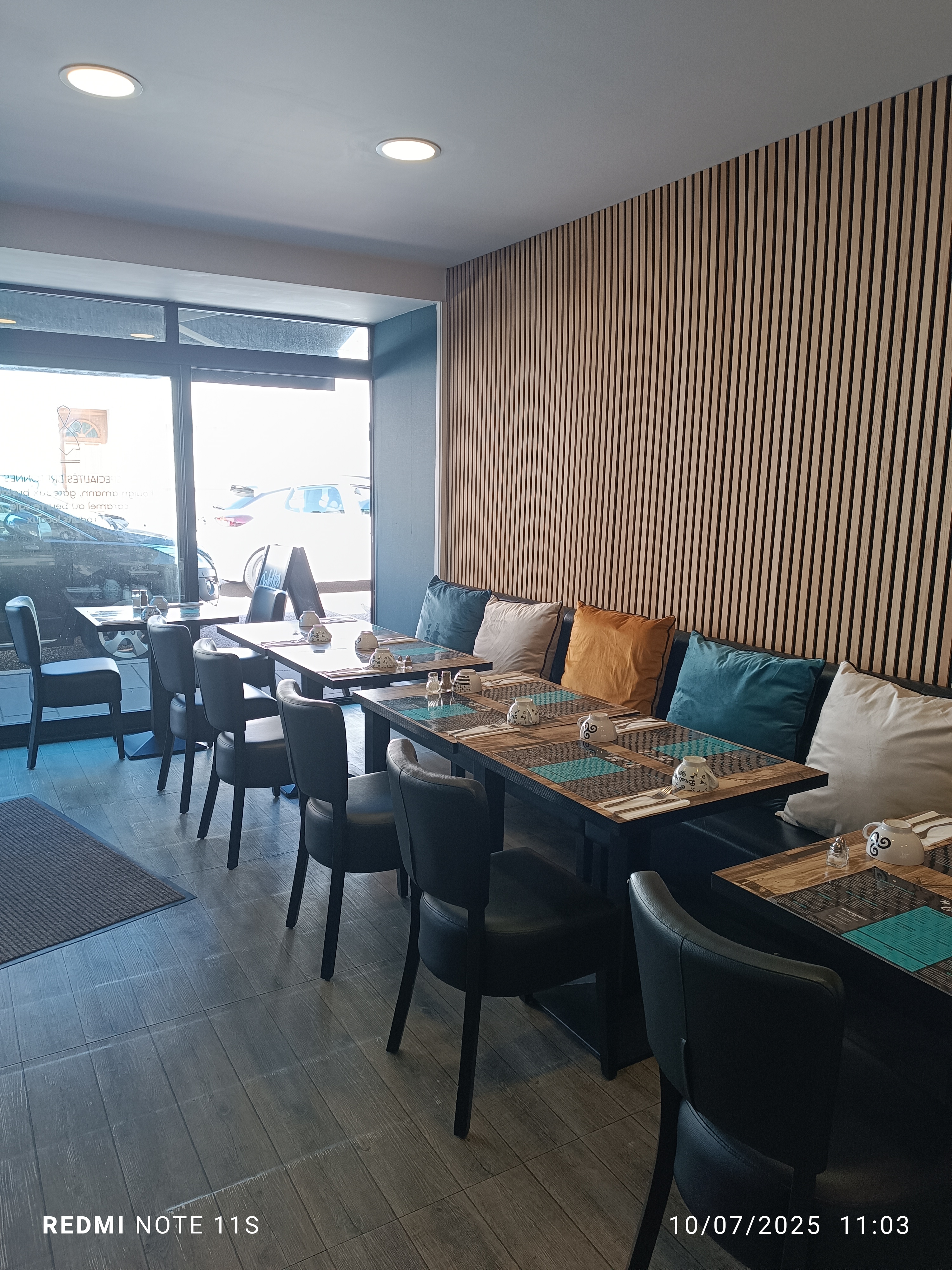 DANS BOURG ATTRACTIF, PROXIMITÉ IMMÉDIATE DE LORIENT ET DE LA CÔTE CRÊPERIE 24 COUVERTS + VENTE A EMPORTER, AGENCEMENT ET MOBILIER RÉCENTS.
IDEAL COUPLE OU 1 ÈRE INSTALLATION.
NÉGOCIABLE RESONNABLEMENT.