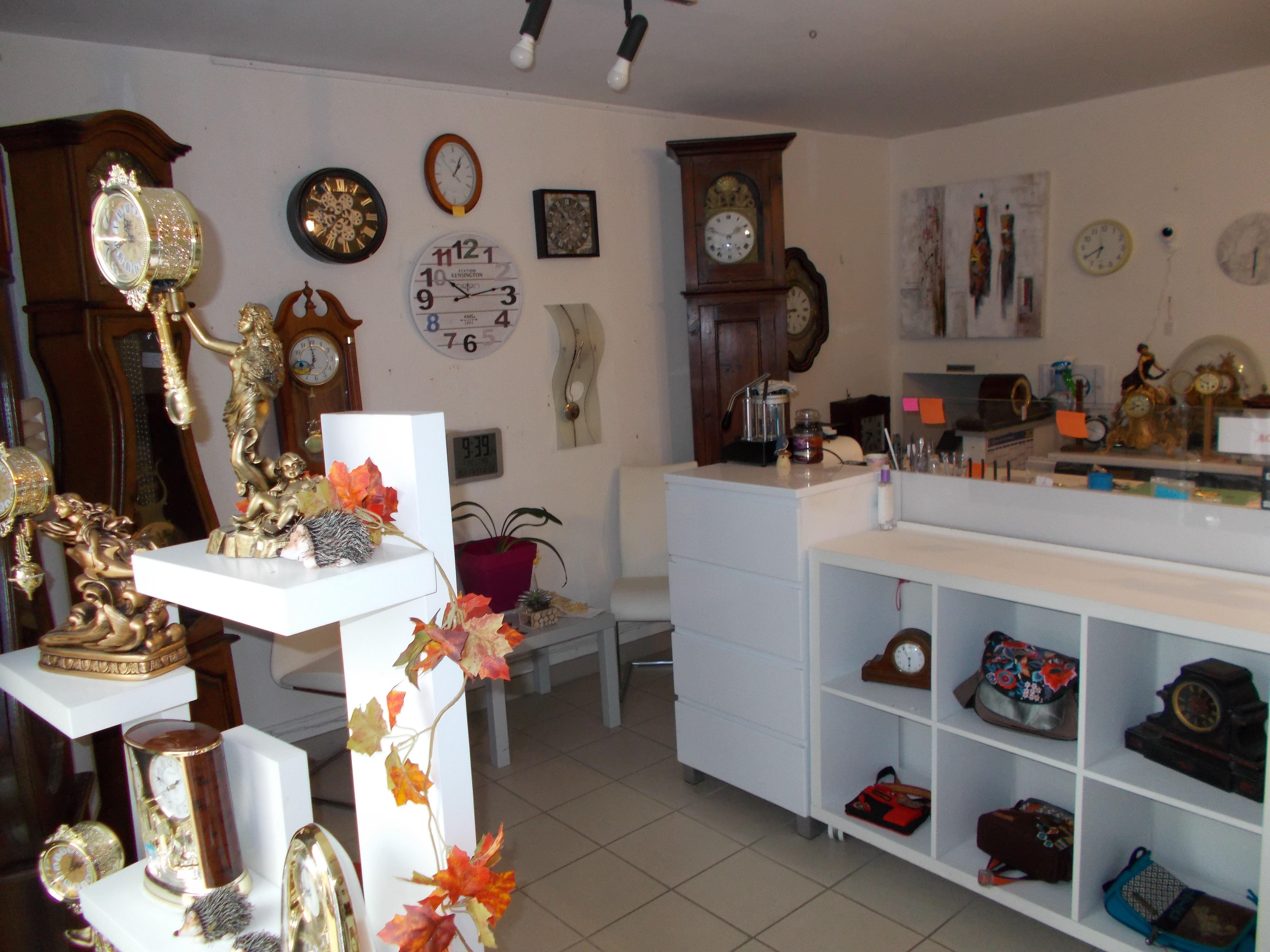Atelier de réparation horlogerie bijouterie, espace de vente
