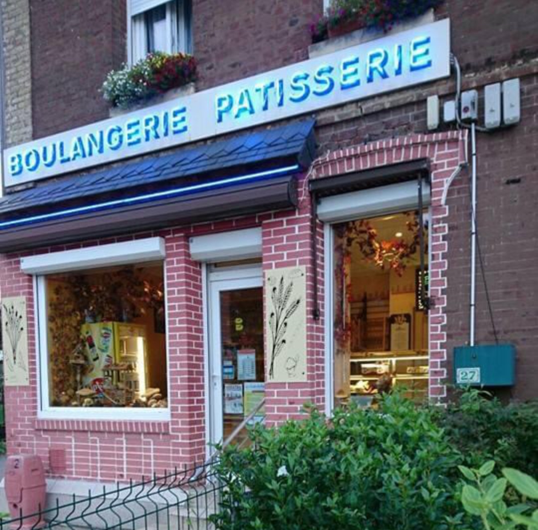 A vendre boulangerie de commune unique
Sur national donc très visible 
Pour un couple qui aimerait partir en retraite bien méritée
Avec maison de 4 chambres 
1500 m2 de terrain