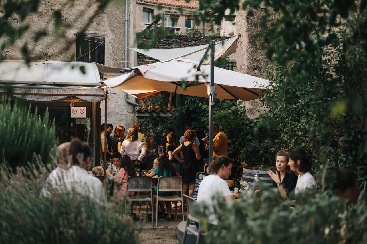 Urgent : Restaurant disponible Novembre 2024
Situé dans le village Touristique de Cabrespine à 1km du célèbre Gouffre Géant de Cabrespine et à 30mn de la citée de Carcassonne, ce magnifique restaurant crée en 2015 par la municipalité cherche repreneur !
Loyer 900€/moi, condition particulières : privilégier les circuits cours et travailler dans un esprit écoresponsable. 
le concept : table de producteur, cave à vin , soirée à théme
objectif recherché :sublimer les richesse de la vallée, producteur d'agneau de boeuf de cochon noir,d'escargot, d'huile d'olive de chataigne de truffe ...
les atouts : un village de caractére aux ruelles et placettes fleuries aux milieu d'une zone préservée natura 2000.
un restaurant situé en coeur de village,a l'abri des vielles pierres, jardin de curé avec fontaine.
une zone touristique: nombreuses circuits de randonnés, un gouffre aménagée qui acceuille 80 000 visiteurs par an
Contact : philippe.clergue@wanadoo.fr
Tel : 0627173853