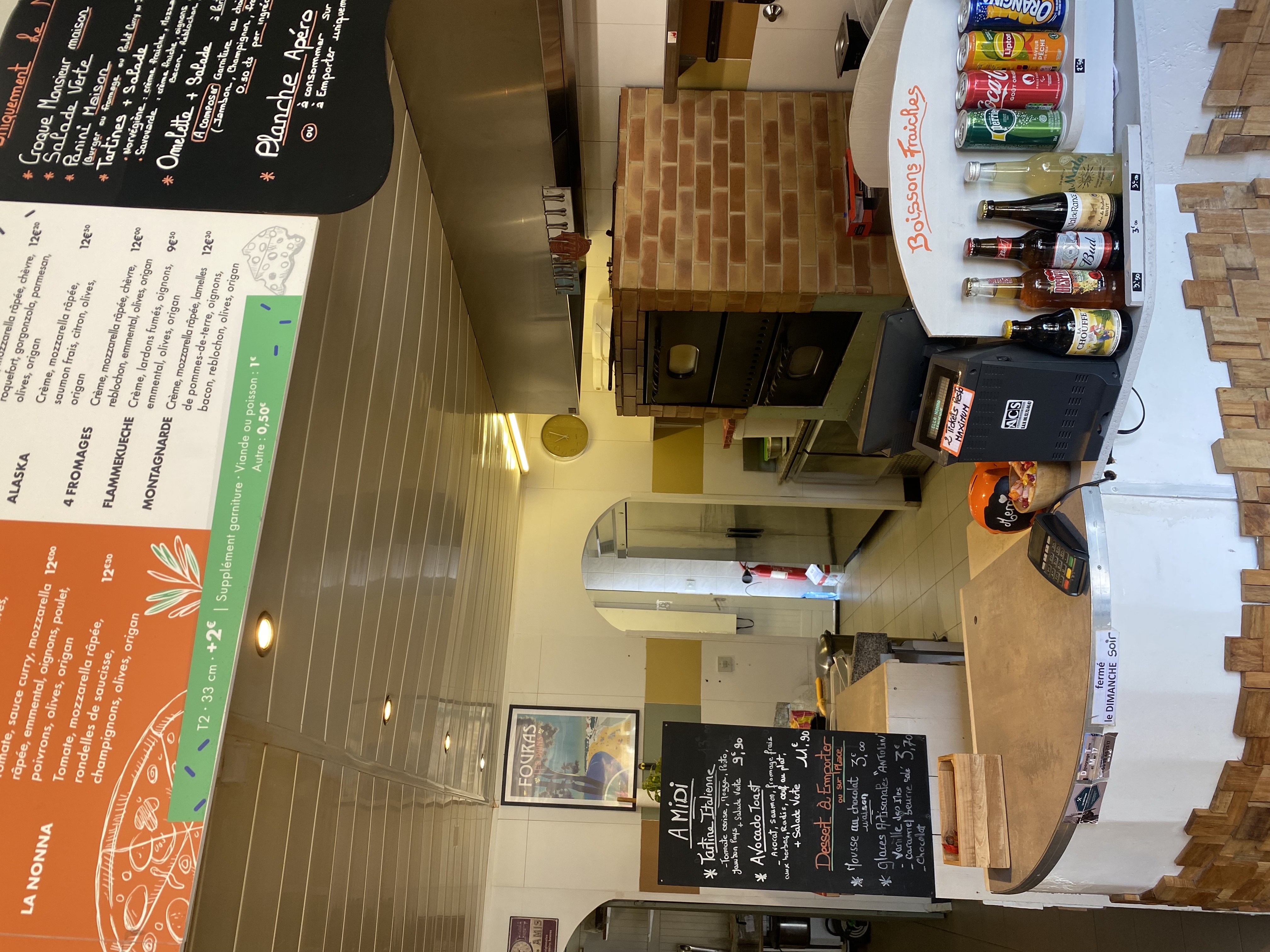 🍕 À VENDRE – PIZZERIA PROCHE DE LA ROCHELLE  🍕
Pour cause de déménagement, je mets en vente ma pizzeria située à proximité de La Rochelle, dans une zone très fréquentée, notamment en saison touristique.

✅ Fonds de commerce en activité, avec une clientèle fidèle et régulière et aussi touristique.
✅ Local tout équipé : four à pizza, matériel professionnel complet, salle accueillante, équipement pour la terrasse
✅ Emplacement stratégique dans un secteur dynamique, grand parking a disposition, proche de l'océan,  dans une petite zone commerciale qui ne fait que de se développer.
✅ Opportunité de développement :
Possibilité de mettre un service de livraison
Ouverture élargie sur d'autres jours de la semaine
Développement de la présence sur les réseaux sociaux

📦 Reprise clé en main – aucun travaux à prévoir
📅 Disponible immédiatement
📞 Pour plus d'informations, comme le prix ou pour organiser une visite, ou autre merci de me contacter via le site