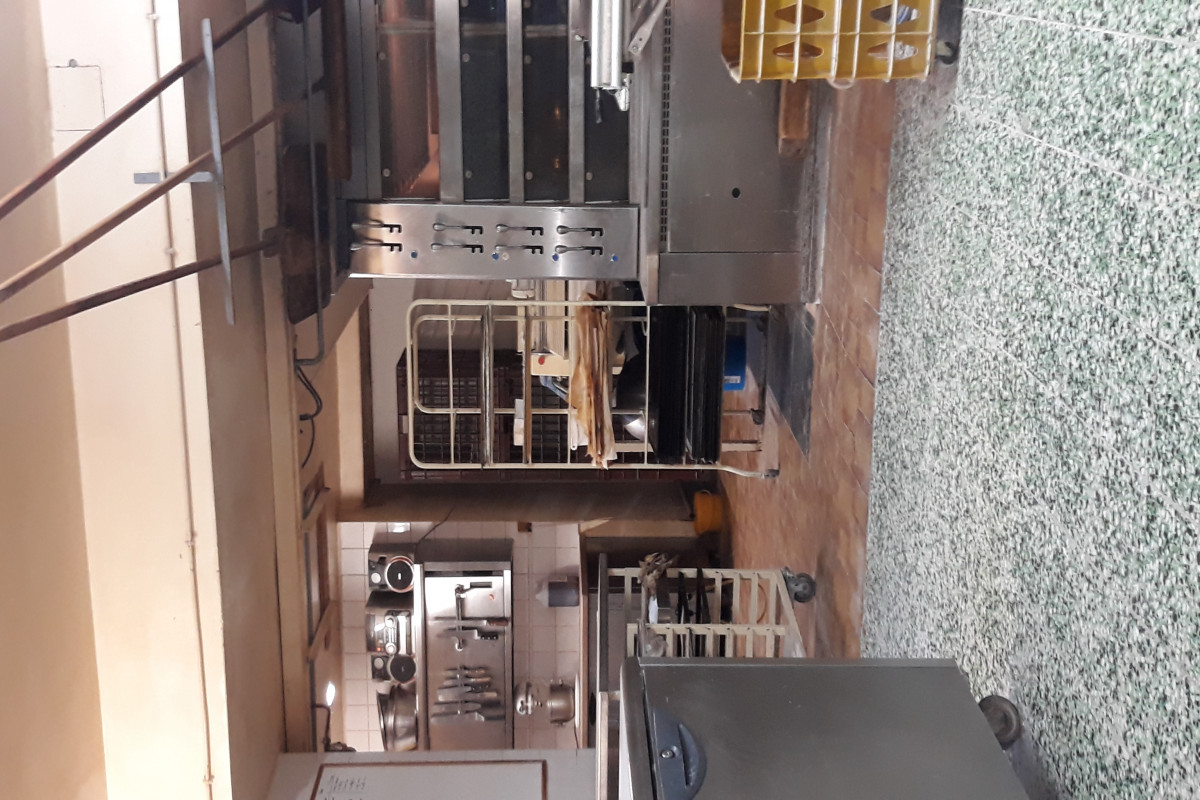 boulangerie pâtisserie sur route passagère matériel en bonne état, four 7 ans, grand logement   avec cour et garage fermer