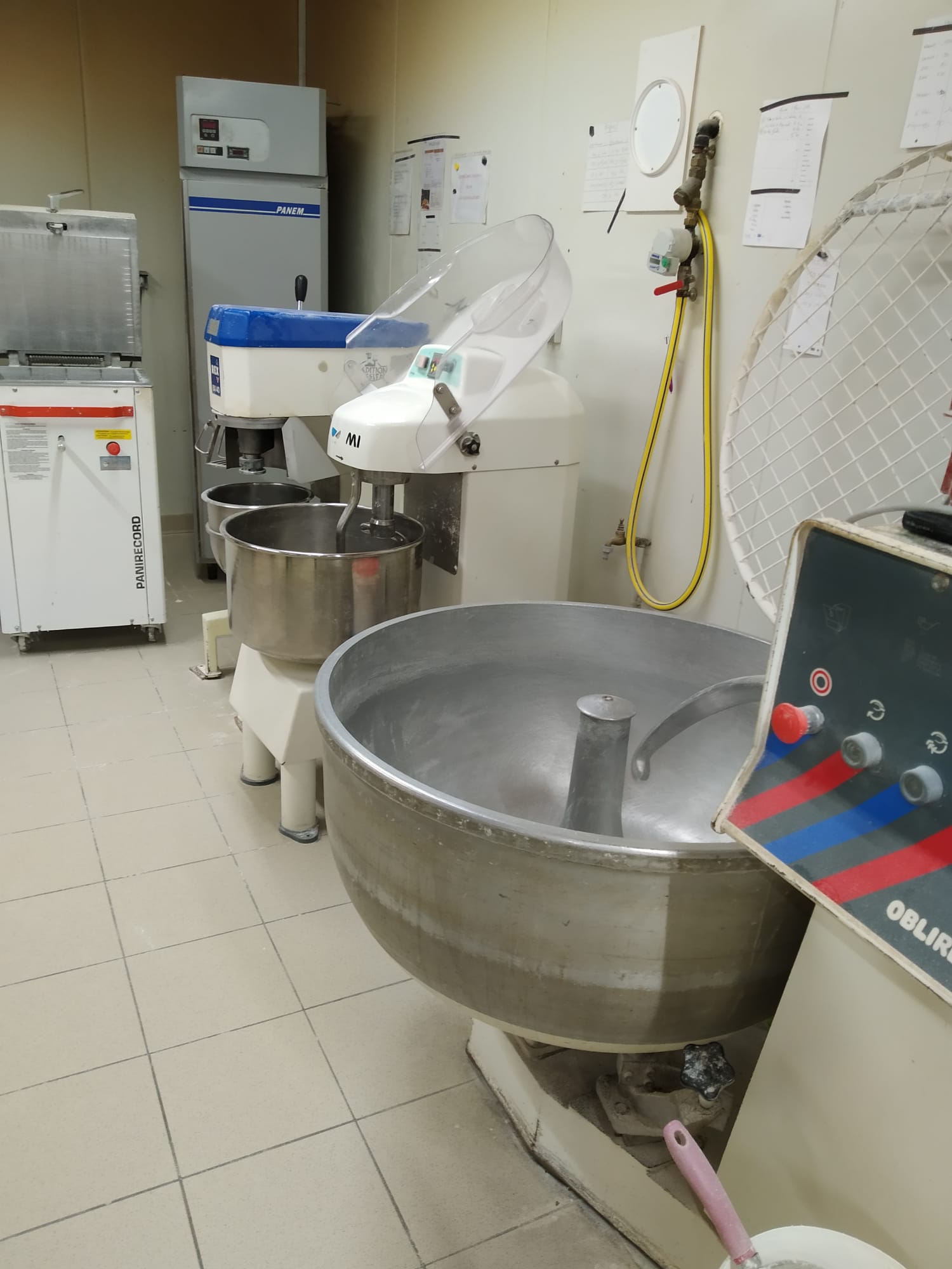 Boulangerie-Pâtisserie à vendre à Drain, commune d'Orée d'Anjou de 2000 habitants.
Cause : départ en retraite
300m² de surface totale (dont magasin 30m²)
Appartement T4 de 90m² à l'étage
Four Fringand 6 bouches de 2020
Véhicule électrique
A proximité : grand parking, écoles, salon de coiffure, bar-restauration rapide, cabinet infirmier, supérette libre-service, camping.
CA 200000 certifié comptable
Possibilité d'achat des murs