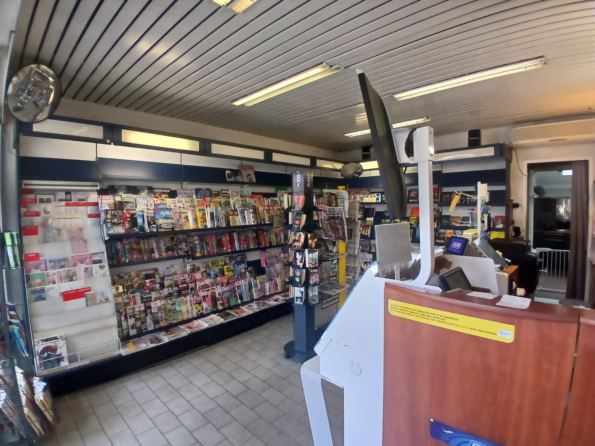 Vend fond de commerce 90 000 euros  quartier des Olives à Marseille.

Quartier très agréable a vivre. Proche de la Valentine, Plan de Cuques et Allauch, donc forte zone de passage! 
Possibilité de développer , de changer de types de commerce et même de racheter les murs.
Le plus de cette belle affaire un jolie T3 compris dans le loyer avec un extérieur!!
Ne manquez pas cette belle affaire et venez découvrir votre nouveau lieu de vie .