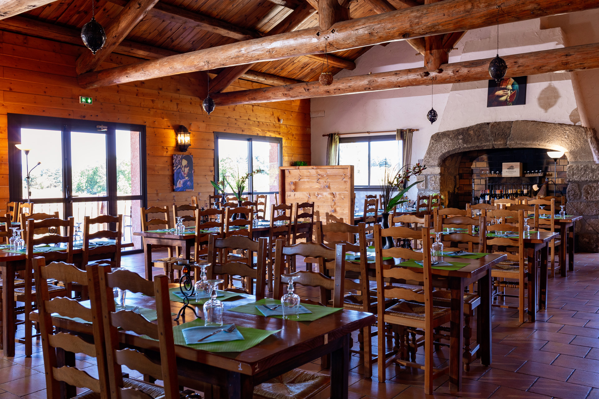 LOCATION GERANCE du 28 juin au 31 août 2025, BAR/RESTAURANT/PIZZERIA/DEPOT DE PAIN (80 couverts+ 2 terrasses), bar- jeux (licence IV) sur camping*** 139 emplacements avec piscine et parc aquatique, à 900m du grand lac de Naussac en Lozère (48).
Loyer : 1800 HT/mois hors charge + CAUTION.
Envoyez CV par mail: feminier.joel@gmail.com
site internet : www.campinglozere.com
Port : 06.81.28.90.89.

Vous êtes professionnels de la restauration et souhaitez réaliser une courte saison, sans avoir les désavantages des ailes de saison, dans un cadre en pleine nature avec une clientèle familiale détendue et sympathique, à proximité du grand lac de Naussac.

Vous disposerez d'une cuisine très bien équipée avec un grand espace , d'un logement en mobil home compris dans la location, et possibilité de disposer d'un deuxième mobil home pour votre personnel à 350€/ mois . Les animations en soirée (concert et soirée dansante) sont prises en charge par les propriétaires du camping.

Vous travaillerez dans un restaurant de caractère tout en fustes avec une cheminée ancestrale, et servirez sur la terrasse face à la piscine et au soleil couchant. Bar attenant à la salle restaurant.

N'hésitez pas à nous contacter pour de plus amples informations.