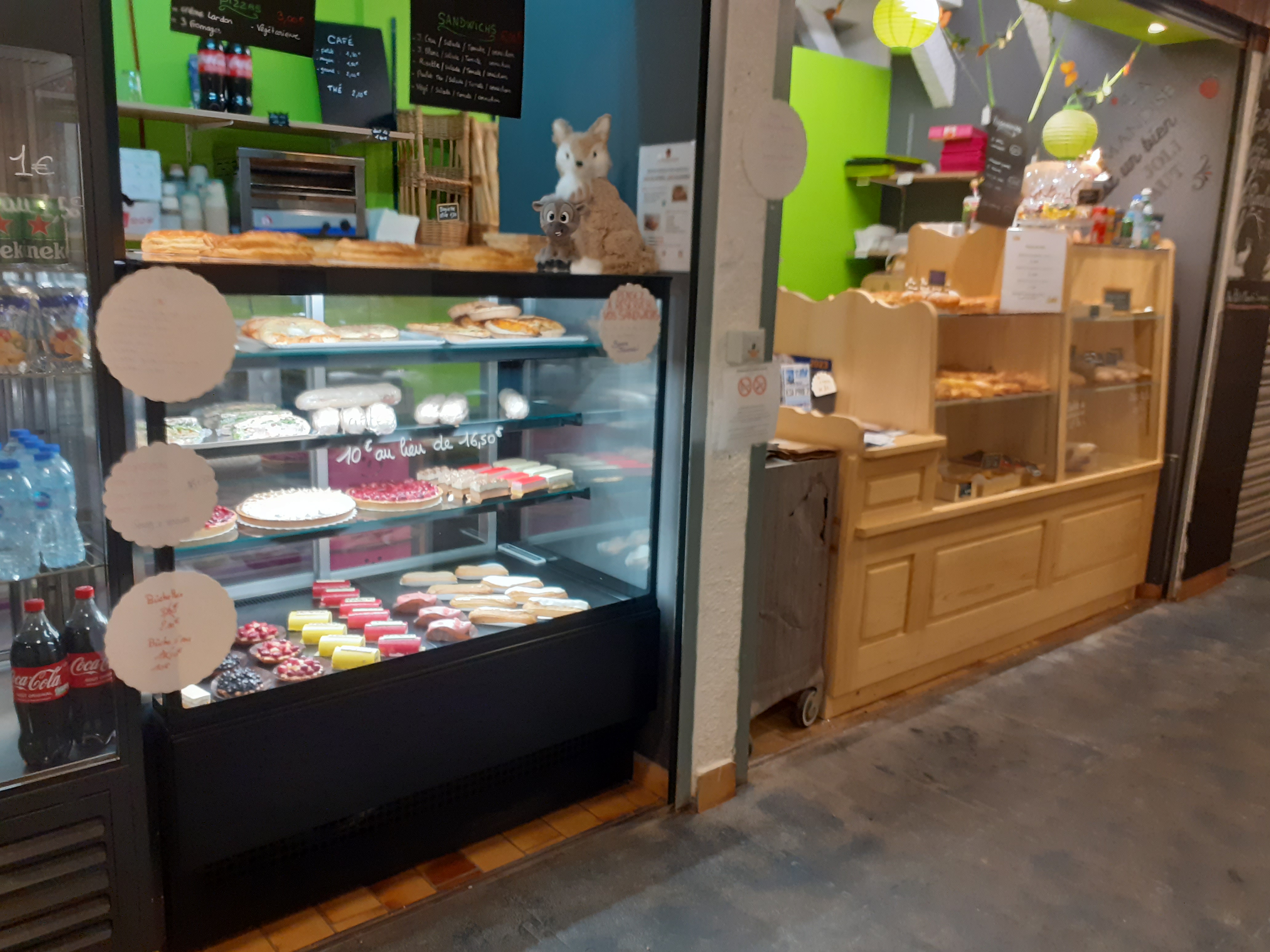 Vend terminal de cuisson , pain, viennoiseries, pâtisseries, restauration rapide, se situant sur la 
 station familiale des 7 Laux Prapoutel 
 Belle affaire comprenant une surface de vente de 25m² et d'une cave de 20m² avec grande chambre de congélation ainsi qu'un local de 23m² comprenant un espace de cuisson et de stockage plus cave de 20m².
Le fonds de commerce est vendu avec tout le matériels ( four chambre de pousse vitrine ... ) 
prix du fond 40000€ 
Murs 120000€ 
plus d'information me contacter, réponds uniquement au téléphone merci