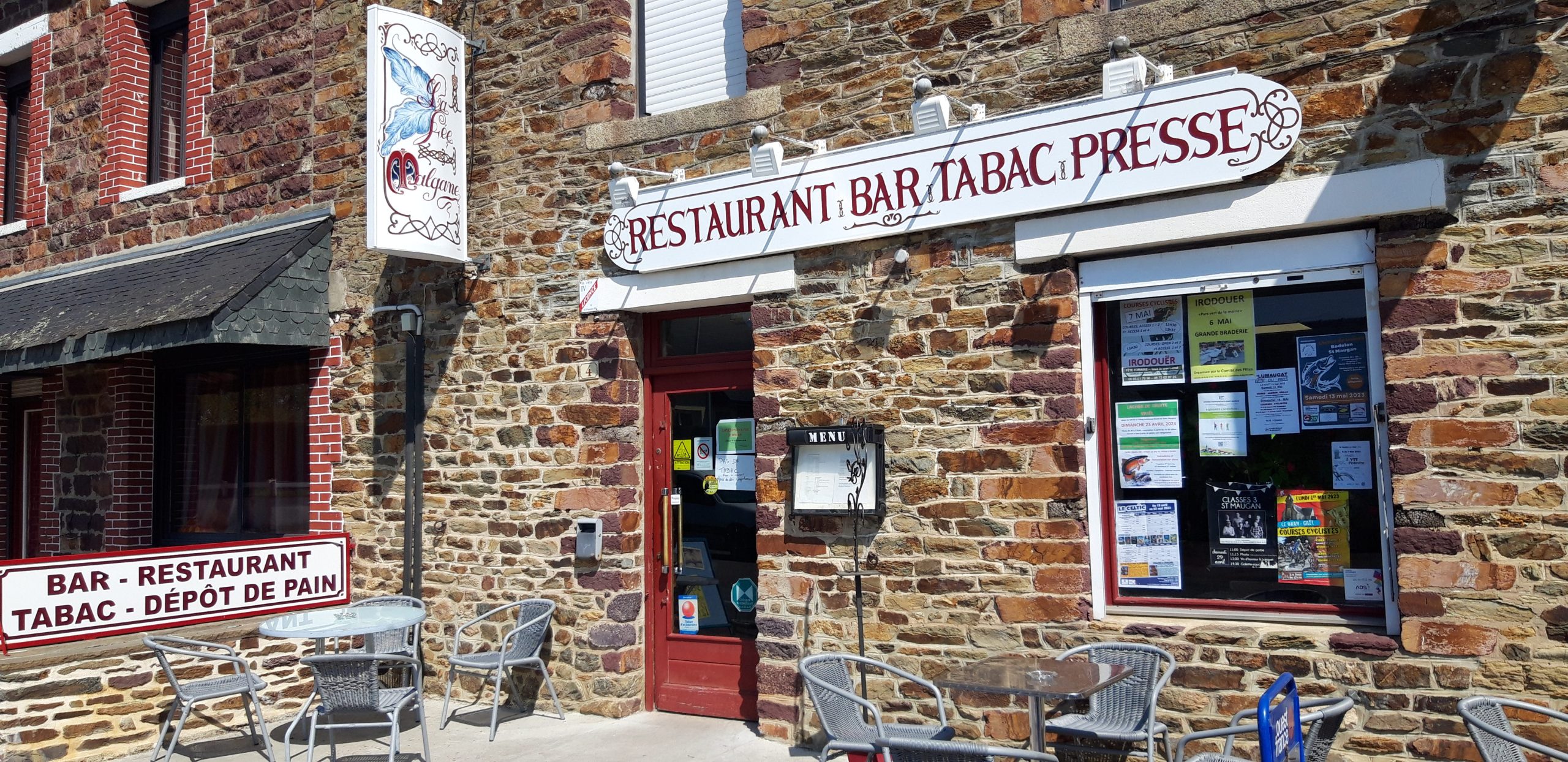 Location gérance d'un restaurant-bar-tabac.
Située idéalement au centre du bourg de Saint-Maugan (35), la "Fée Malgane" est un commerce multiservice de proximité qui bénéficie d'un emplacement stratégique et d'une clientèle fidèle. 
Ce commerce dispose d'une salle de restaurant accueillante (~30 couverts), d'un espace bar convivial, d'un comptoir tabac et d'une terrasse devant l'établissement. Le logement de type 4 (80m²) spacieux est situé juste au-dessus de l'établissement. 
Le loyer est de 600 € TTC/mois.
Réel potentiel de développement du chiffre d’affaires.
Possibilité de développer de l'activité traiteur ou évènementielle.
Date limite de réception des candidatures le 3 juillet 2026.
Contact: mairie - 14, rue du Morbihan - 35750 Saint Maugan
Téléphone: 02 99 09 99 25
courriel: mairie.saint-maugan@wanadoo.fr
site: http://www.saint-maugan.fr