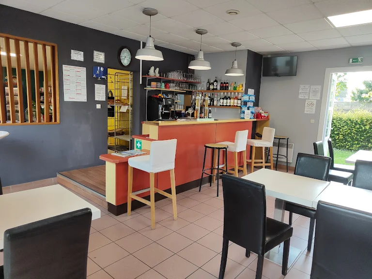 Fond commerce Épicerie Bar FDJ PMU
Beau potentiel , 
Developpement possible en restauration .