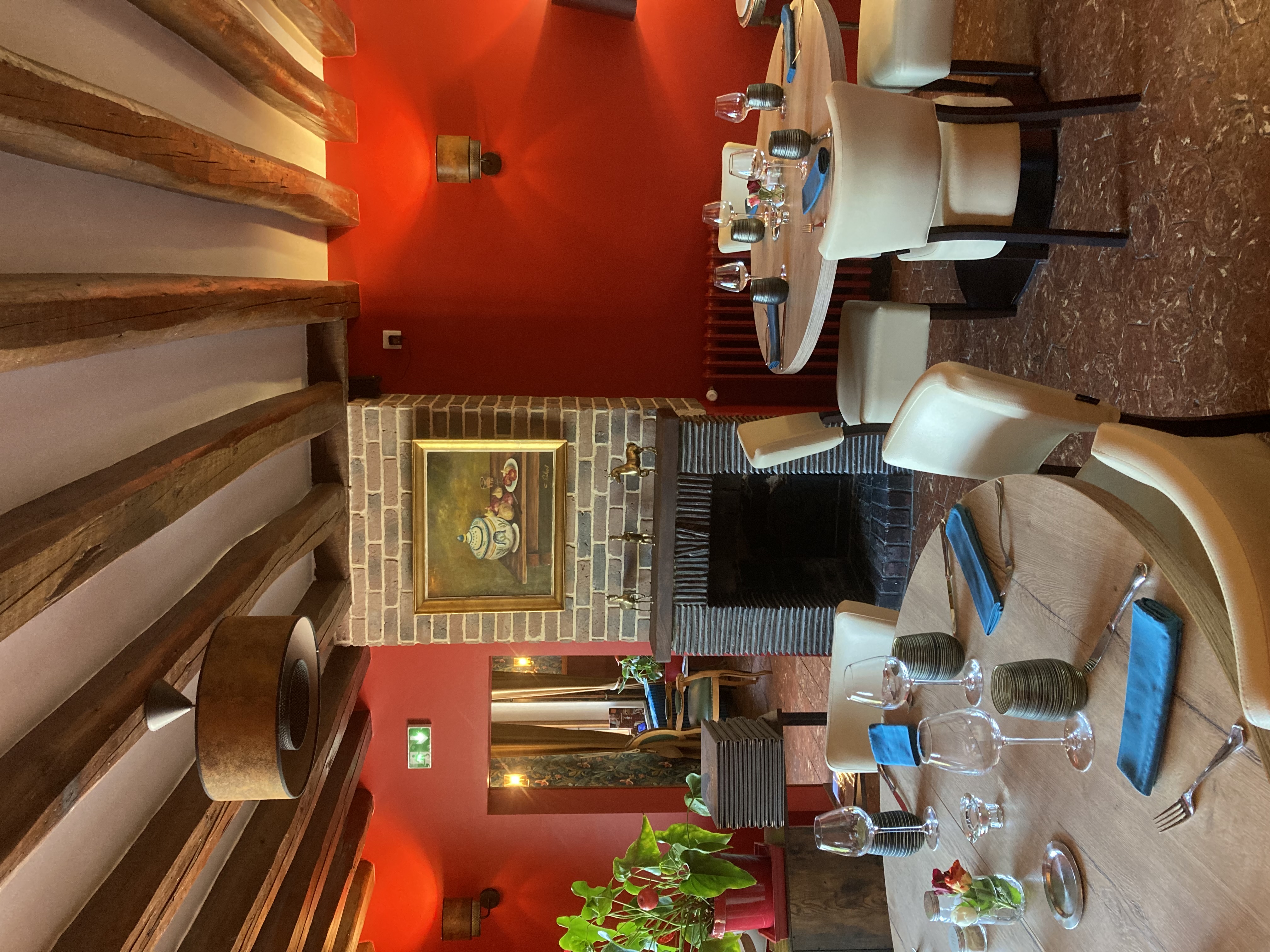 A VENDRE- Murs et Fond de commerce Restaurant
Idéalement situé en sortie de ville, sur route passante, ce restaurant dispose d'une capacité de 70 cts intérieur et 36 cts en terrasse-jardin.
entièrement équipé avec du materiel professionnel bien entretenu et aux normes EPR.
l'établissement bénéficie d'une excellente réputation et d'une clientèles fidèles.
aucun travaux à prévoir.
habitation au 1er étage comprenant une piece a vivre de 65m2, wc, salle de douche, 2 chambres, possibilité 3eme, terrasse.
Parking et jardin
toutes activités peut être envisagée
Murs et Fond 495 000.00€ (négociable)