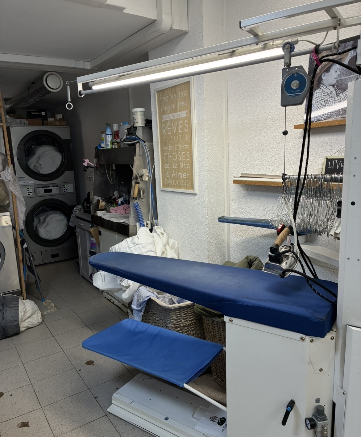 Vend fond de commerce pressing écologique à CERGY village
Pressing labellisé par la ville
Clientèle fidèle et régulière de particuliers et de pro
Divers contrat de conciergerie