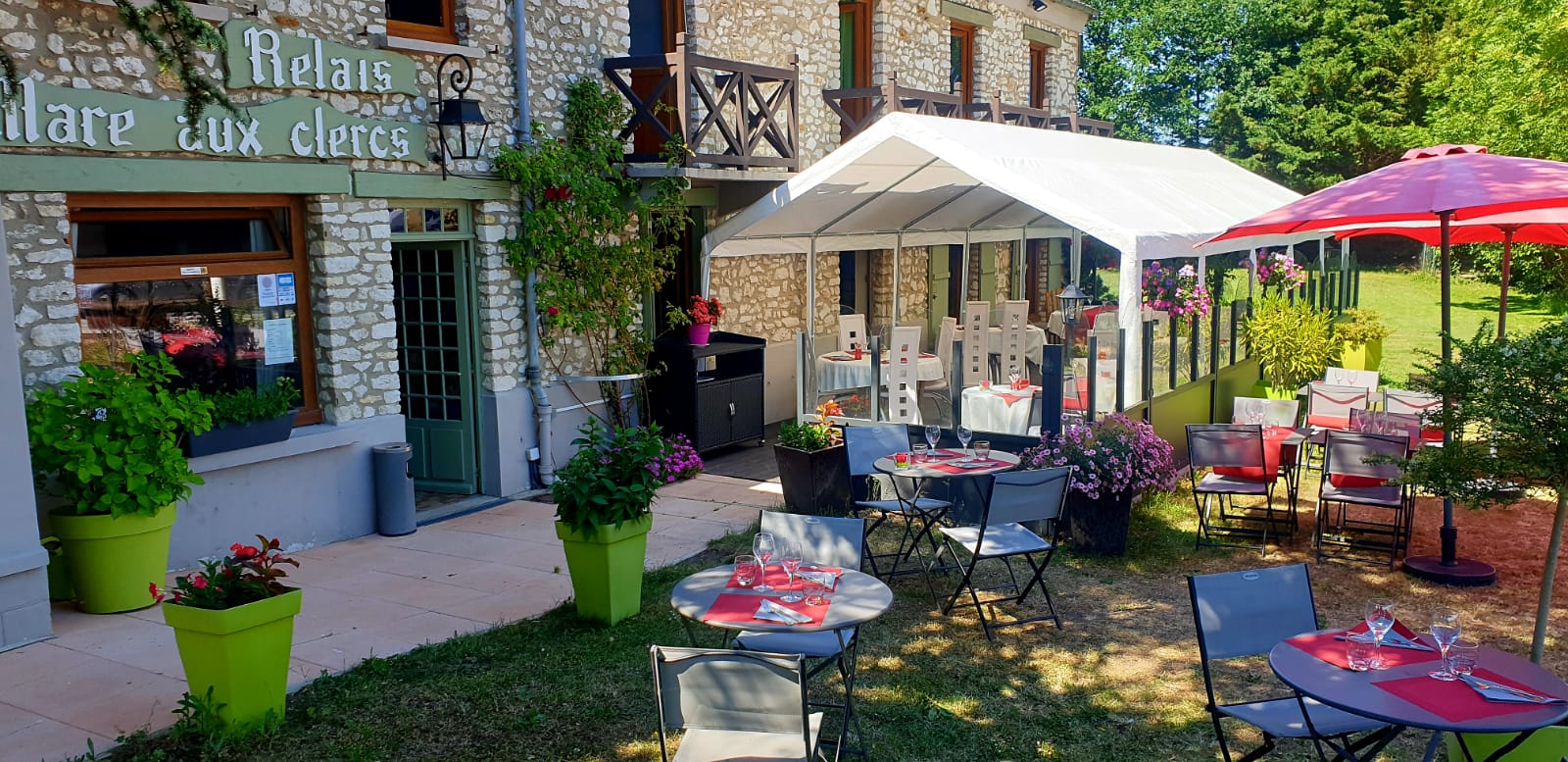 Restaurant traditionnel de 55 places interieur et 35 sur la terrasse. A mis chemin entre Houdan et Mantes. Dans un cadre agréable et verdoyant, comprenant un grand jardin et parking privé de 35 places. Facile à travailler car de plein pied. Ce rajoute un appartement de 3 pièces + salle d'eau.
Possède une licence 4 non exploitée. Grande cuisine pro bien équipée. Idéale pour faire du traiteur.
Ouvert du mercredi midi au dimanche midi et du jeudi soir au samedi soir. Ferme 6 semaines par an.
Loyé de 2000€. Bail neuf . CA 2025 475000€.
Voir notre site restaurant La Mare aux Clercs à Mulcent