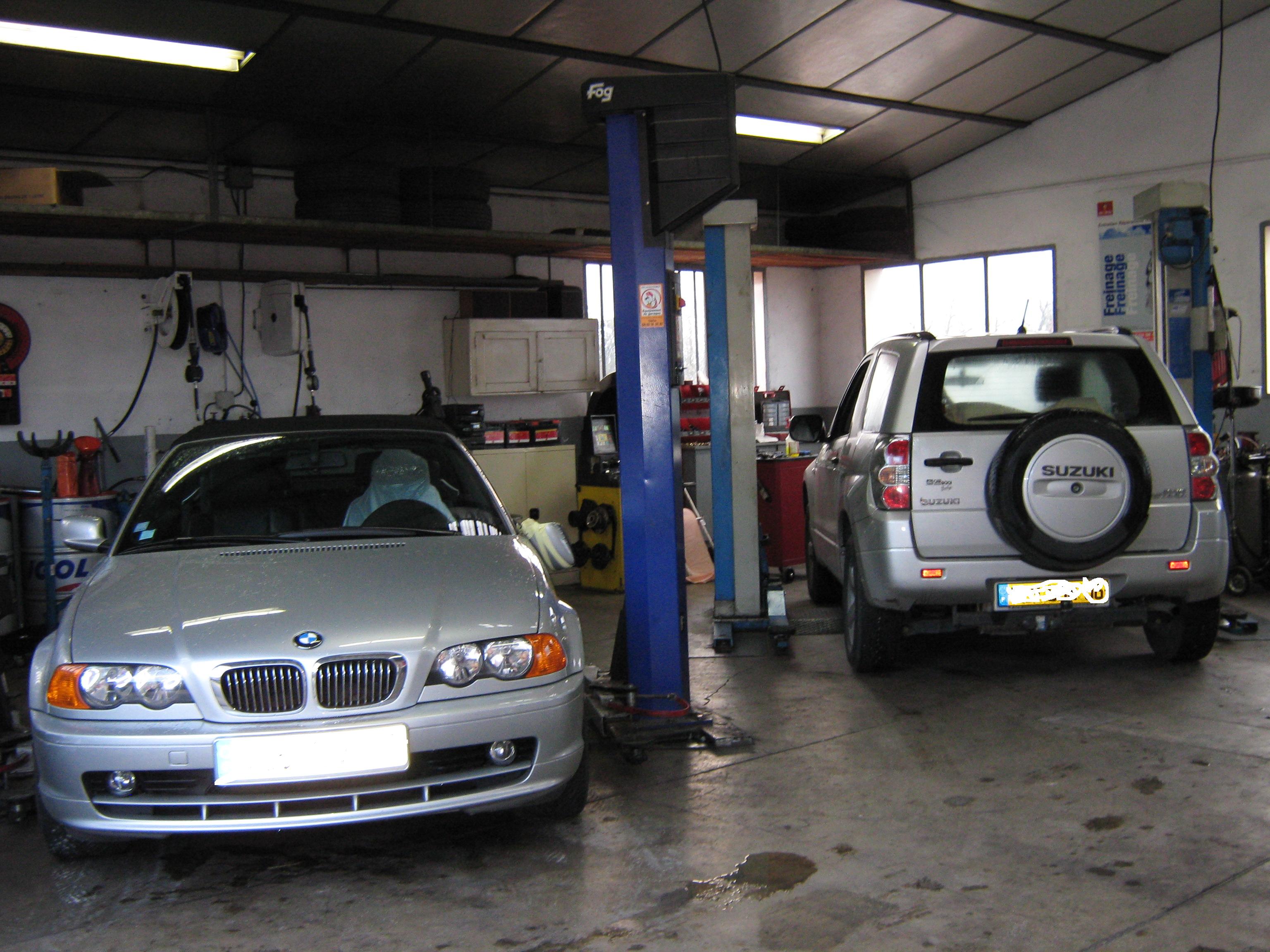 GARAGE MÉCANIQUE TOUTES MARQUES ET STATIONS SERVICE 
DANS UN PETIT VILLAGE DE 2500 HABITANTS
L'entreprise existe depuis 1974
Le garage est équipe de 3 ponts 2 colonnes
Et tout les outils nécessaires pour travailler  
Recherche de préférences un couple est surtout minimum de 15  ans d’expérience dans la mécaniques 
Bail 3.6.9 valide 2028
Surface total avec parking 850 m2
Local 200 m2
Loyer 1776 ttc