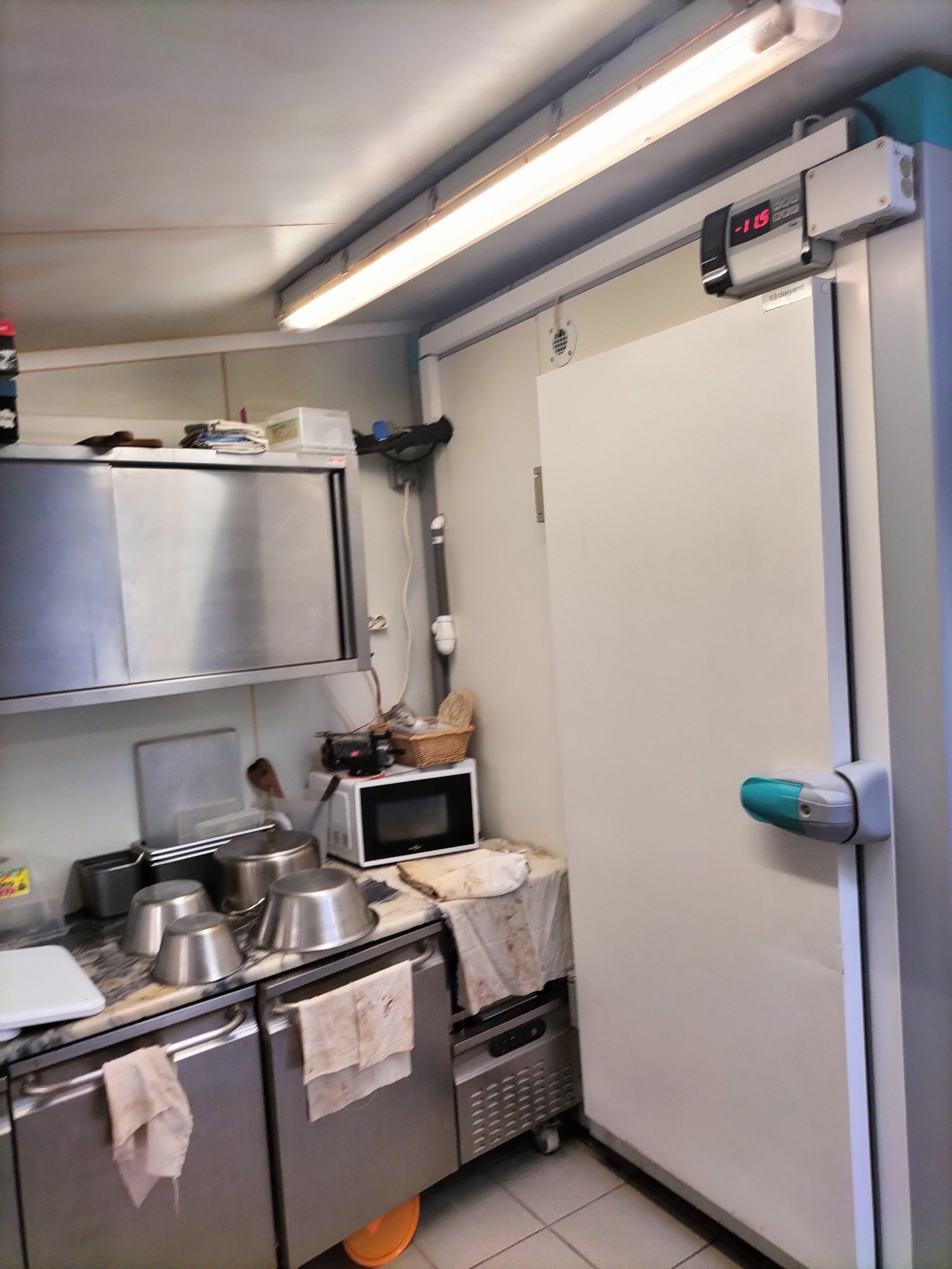 À céder fonds de commerce de pâtisserie - boulangerie situé à Préfailles (44) dans une station balnéaire familiale à 300m de la mer, en plein centre bourg.
Très bonne occasion pour première activité, affaire à développer.
Ouvert à négociation.
Contactez-moi pour plus d'informations.