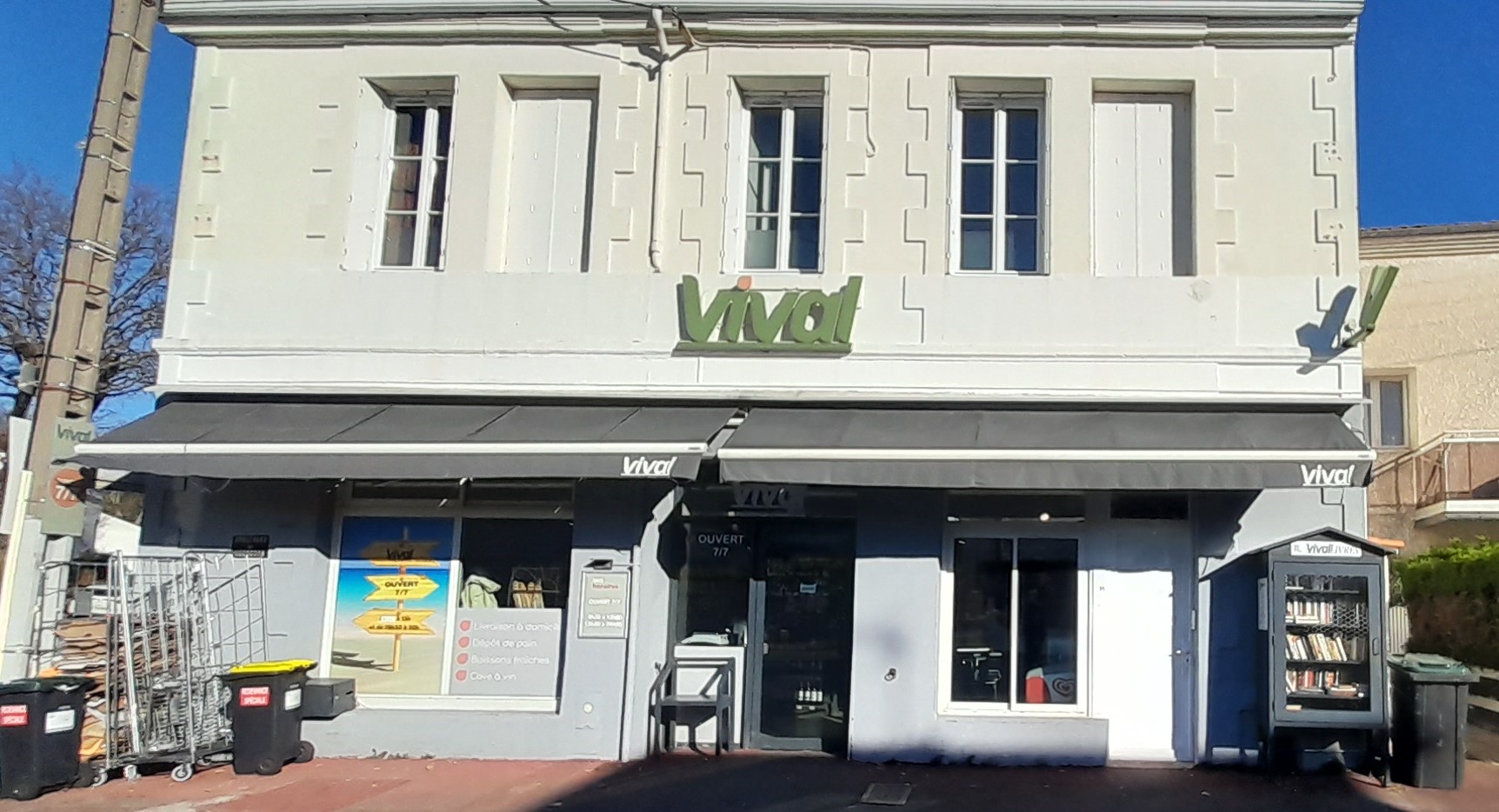 Vous souhaitez investir dans un commerce alimentaire sous enseigne avec une gestion simplifiée et aucun travaux à prévoir ? Cette opportunité en franchise sans droit d'entrée est idéale pour un projet individuel, avec renfort saisonnier.

Emplacement stratégique & cadre balnéaire : 
Situé à 500 mètres des plages, dans le quartier résidentiel de Cordouan
Affluence touristique marquée : +50 % en période estivale
À proximité immédiate : arrêt de bus, cabinet médical, stationnements publics

Un magasin prêt à exploiter : 
Surface de vente : 95 m²
Très bon état général, aucun investissement nécessaire
Ouvert 7 jours sur 7 : 8h30–13h00 / 15h30–20h00
Clientèle locale fidèle, à fort pouvoir d'achat
Projet idéal pour une personne seule, avec contrat saisonnier

Informations clés
Prix de cession : 100 000 €
Apport personnel conseillé : 40 000 €
Loyer annuel HT/HC	: 17 000 €
Chiffre d'affaires TTC : 400 000 € / an
Type de contrat	Franchise
Droit d'entrée : 0 €

Les + du projet
Concept sous enseigne reconnu
Pas de travaux à prévoir
Stationnement facile
Cadre balnéaire dynamique
Franchise accessible sans droit d'entrée

Contactez-nous dès maintenant pour en savoir plus et concrétiser votre projet entrepreneurial à Royan.