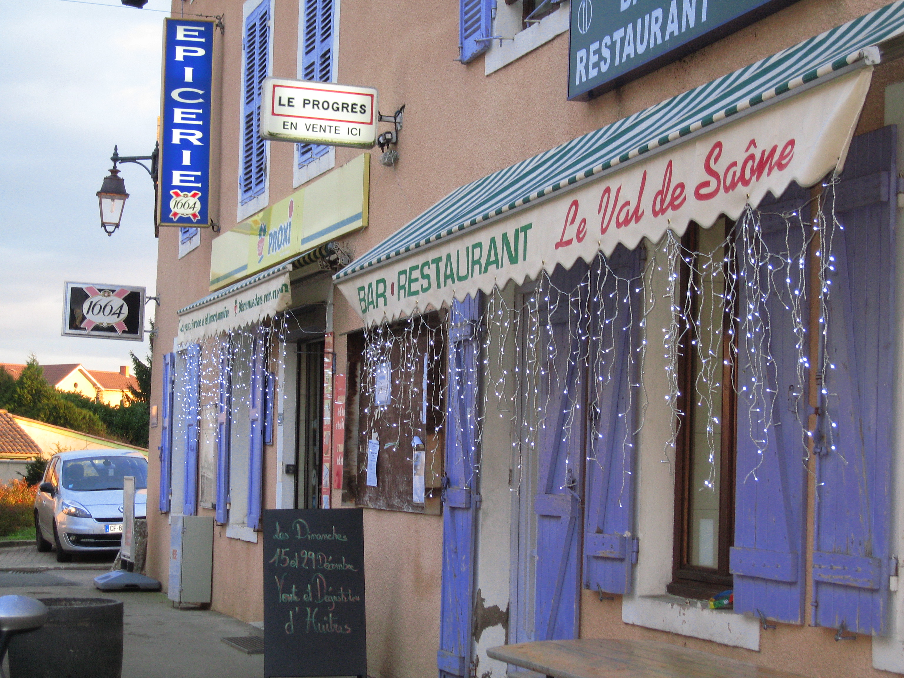 Recherche repreneur pour fond de commerce multiservices au centre du village de Messimy-sur-Saône (01480) pour épicerie, dépôt de pain, petite restauration (plat du jour).
La commune dispose de la licence IV.
Commune de 1 300 habitants.