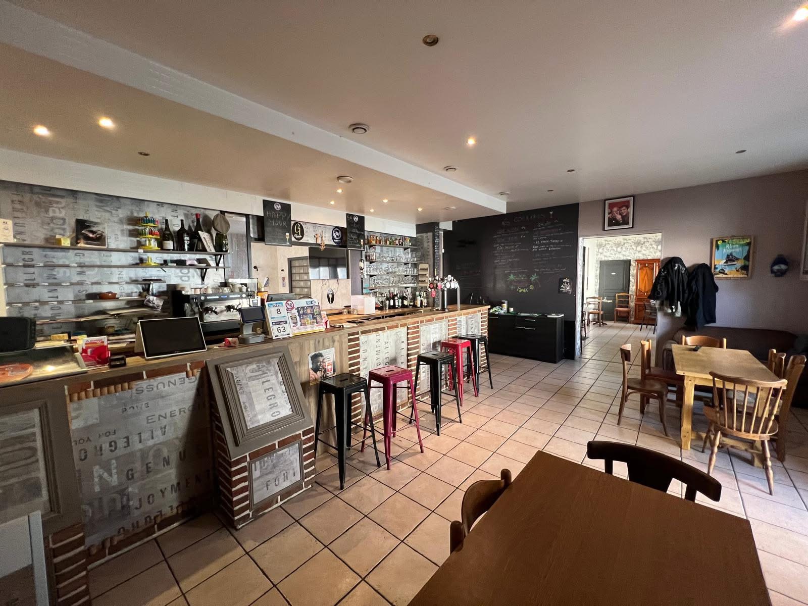 🚨 𝐅𝐎𝐍𝐃 𝐝𝐞 𝐂𝐎𝐌𝐌𝐄𝐑𝐂𝐄 à vendre 🚨
BAR • TABAC • BRASSERIE • FDJ
🍻 Licence IV
🍽️ 35 places en salle + terrasse 24 places
🏡 Logement sur place
🎯 situé à 𝐇𝐄𝐔𝐂𝐇𝐈𝐍

Une belle opportunité clé en main 🔑 pour se lancer dans le commerce.

💰 Prix : 128 000 € 
0633988714