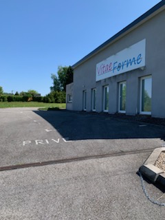 Vends salle de sport avec matériel.
Possibilité de réaménager le local pour une autre activité
Pour plus de renseignements, vous pouvez me contacter directement