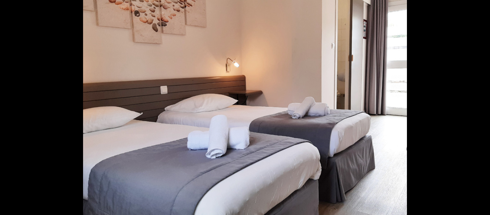 magnifique hotel restaurant de 6 chambre avec un logement de fonction et parc arboré.
entièrement équipé,décoration moderne chic ,entièrement aux normes actuel rien n'a faire , prés à travailler...
idéal pour couple de restaurateur ouvert actuellement 10 mois de l'année .
congé annuel janvier et février....
chiffre d'affaire 180000 ....
céder 90000....cause départ à l'étranger....
pour plus de renseignement veuillez nous contacter en dehors des heures de service.....
visite virtuel possible et tous documents à disposition seulement aux personnes sérieuses ......
curieux et rèveur merci de vous abstenir.......