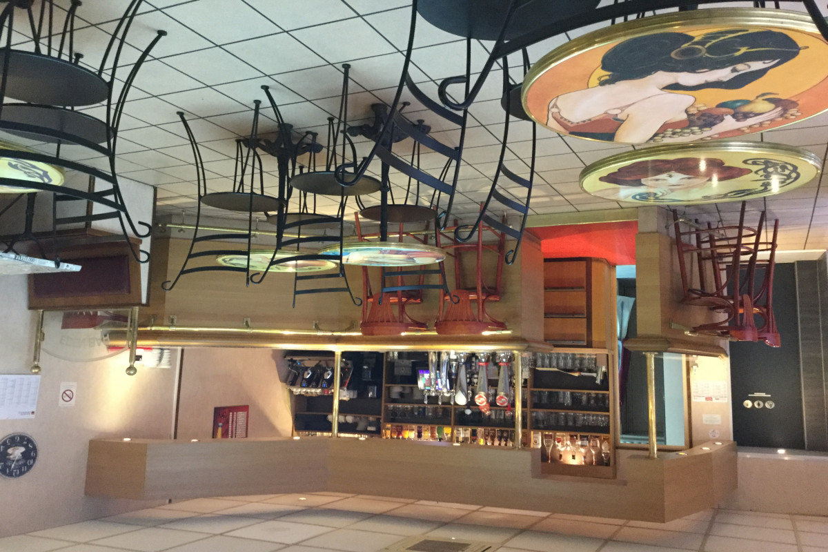 Vend fonds de commerce brasserie hotel 5 chambres en centre ville