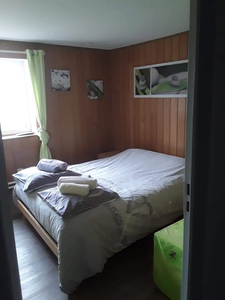 Vente d'une auberge et maison d'hôtes mur et fond de commerce environ 300m2 habitable sur environ 4700m2 de terrain plein centre village en eure et loir à quelques km du château d'Anet et de la chapelle royale à Dreux.