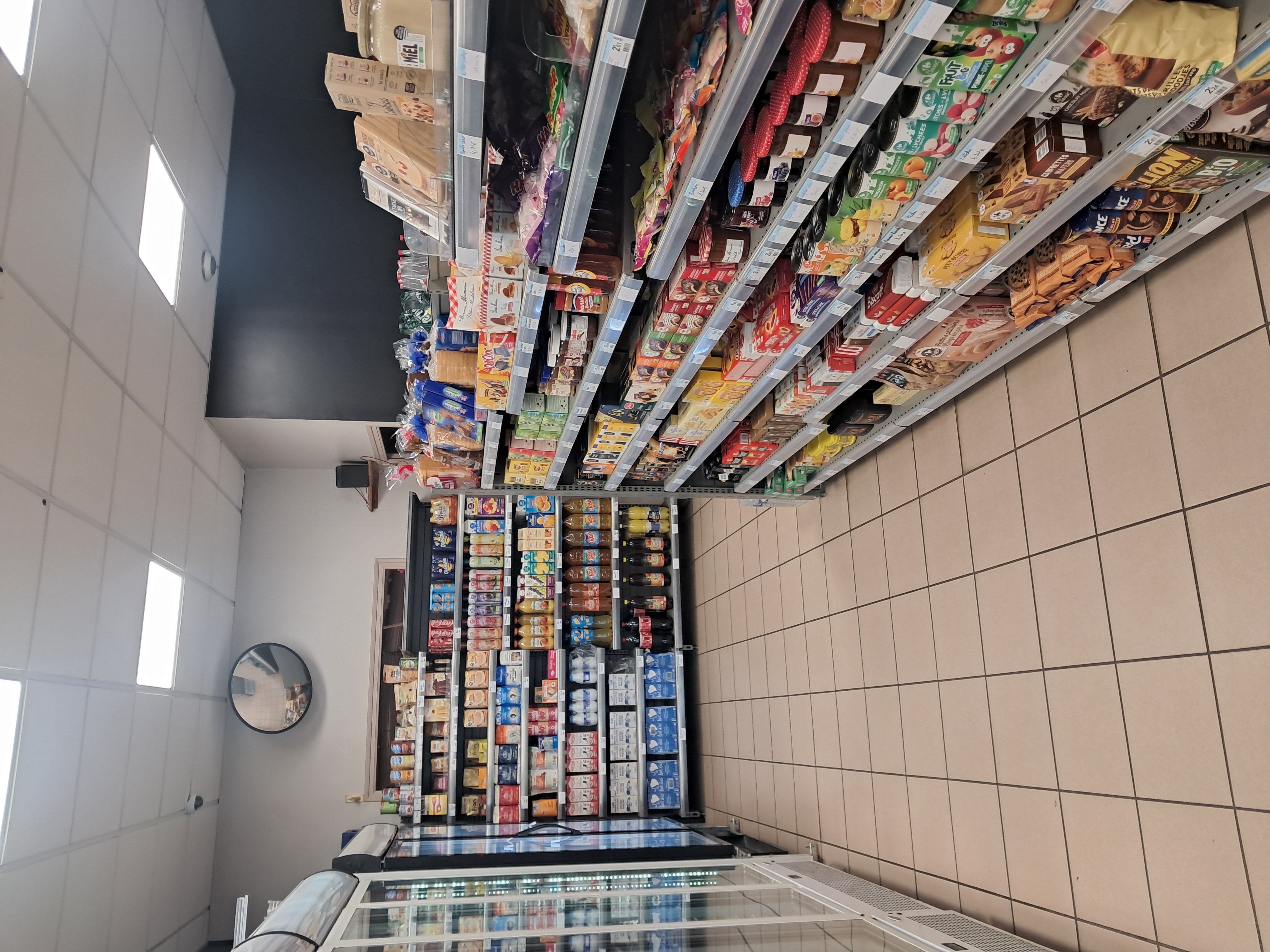 Epicerie de proximité, alimentation générale, Epicerie fine, traiteur...
Vendu à cause de changement d'activité.