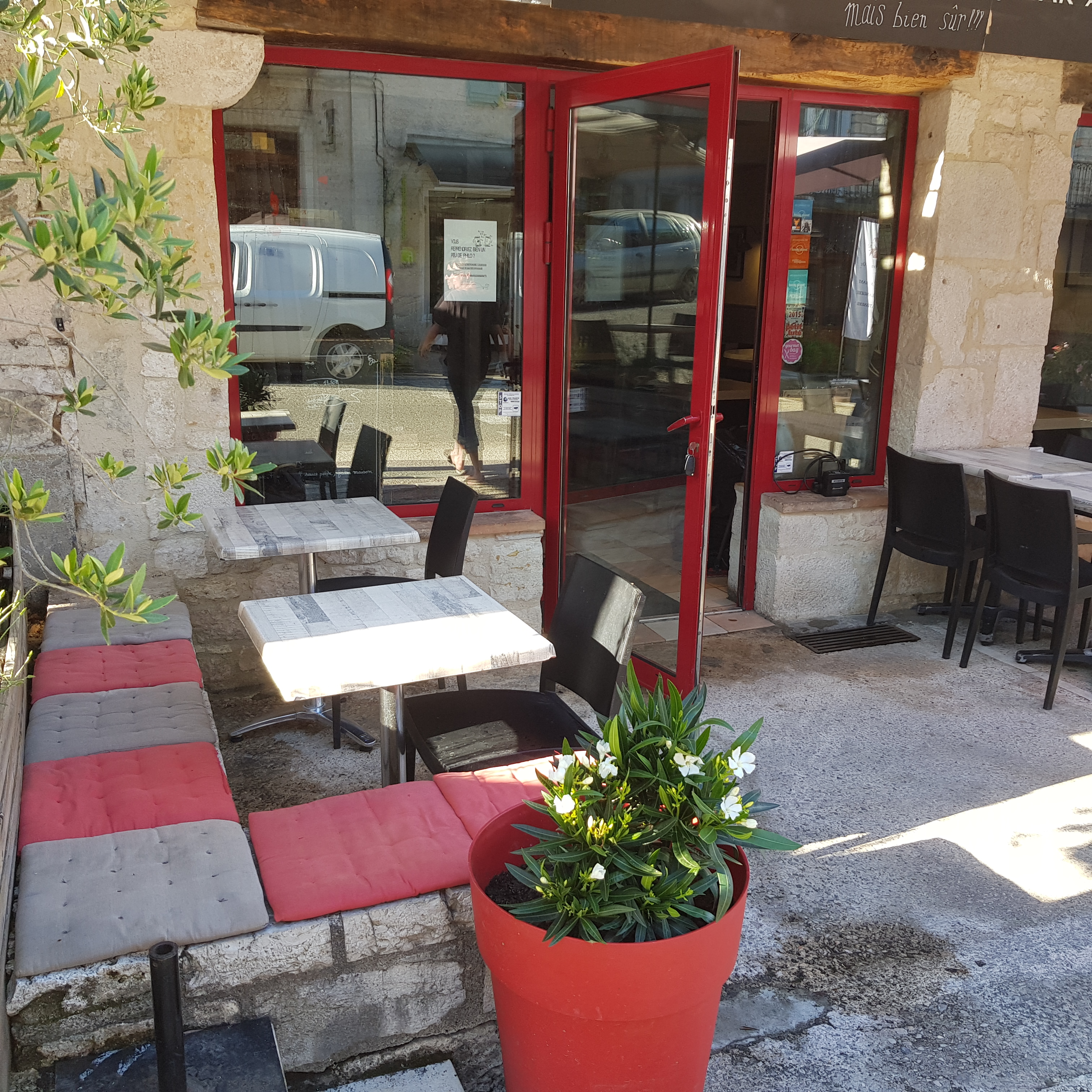 BAR  RESTAURANT