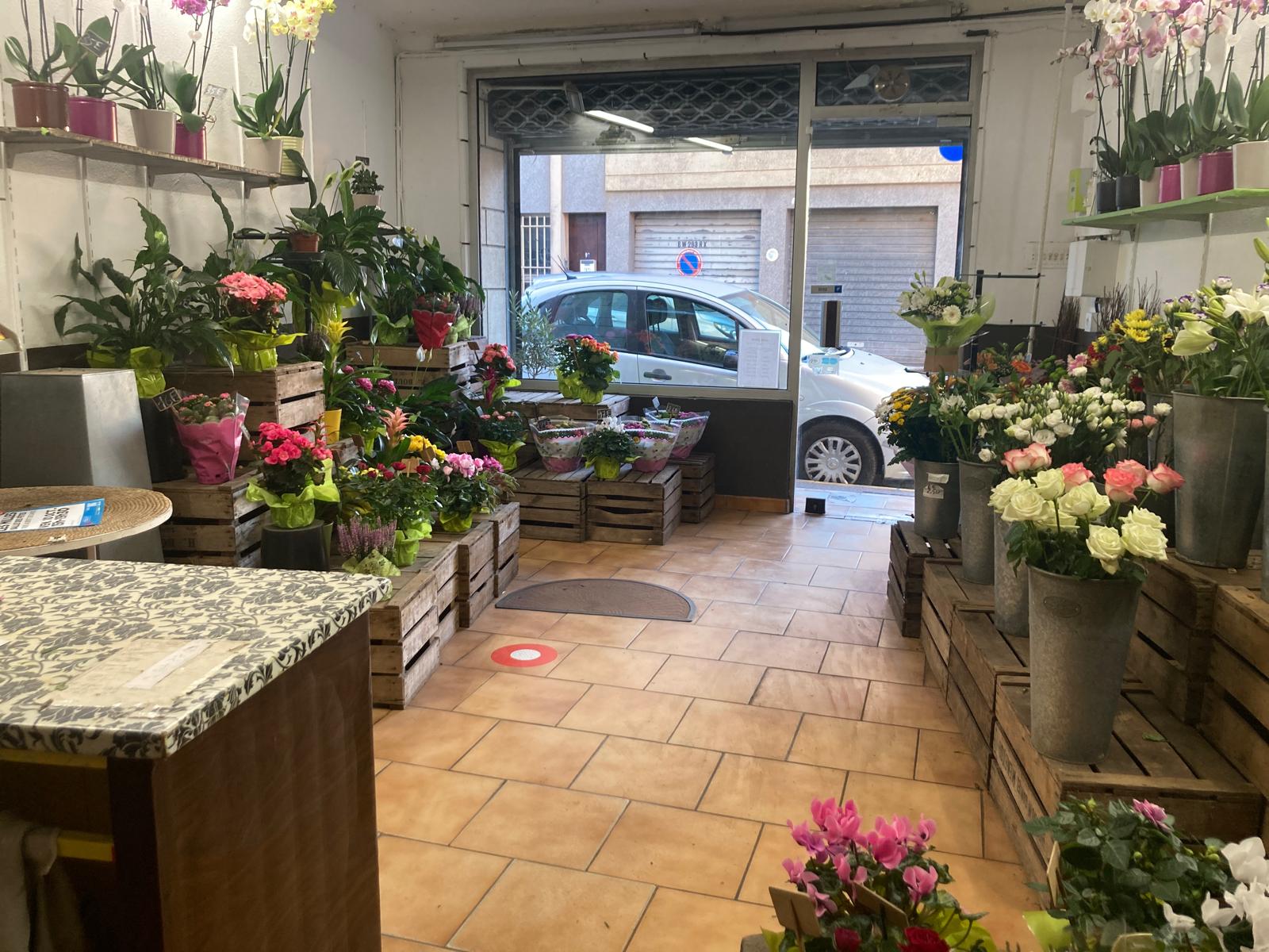 Jolie boutique de 60 m2 , située au plein coeur du village des Milles.
Le commerce est vendu avec tout le matériel nécessaire dont une chambre froide, pour exercer de suite.
Ce commerce existe depuis 1985. J'ai racheté celui ci en 2003.

Clientèle fidèle locale et de passage, située près de nombreux commerces.

Cessation d'activité pour prise de la retraite.
Bail 3/6/9 refait en 2024

Petit loyer