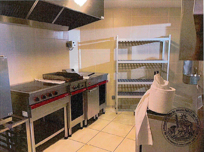 Bar/restaurant d'une surperficie de 100 m² au rez de chaussé et 120 m² à l'étage.
Le restaurant dispose d'une terrasse 40 m²
Situé à 18 km d'Agen et de Condom et 13 km de Nérac.
Le loyer du restaurant est de 500 euros HT soit 600 euros TTC.
Un logement de 120 m² attenant au restaurant sera à votre disposition pour un loyer de 500 euros TTC