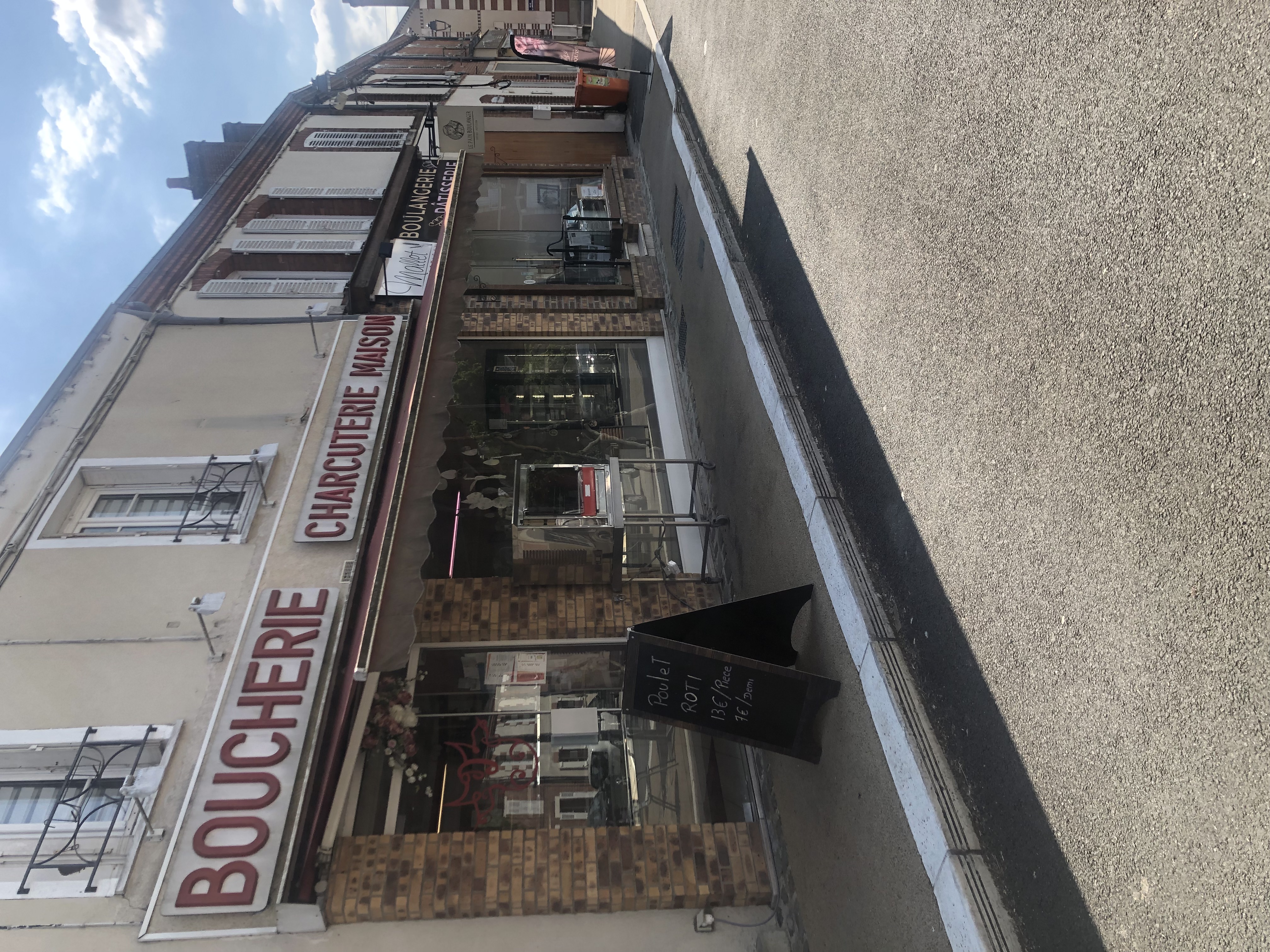 Cede 
causse retraite  septembre 2026
 Boucherie Charcuterie sur la place du village de Cerdon du Loiret 900 habitant
plein coeur de la sologne nombreuse propriété de chasse
service traiteur a amélioré