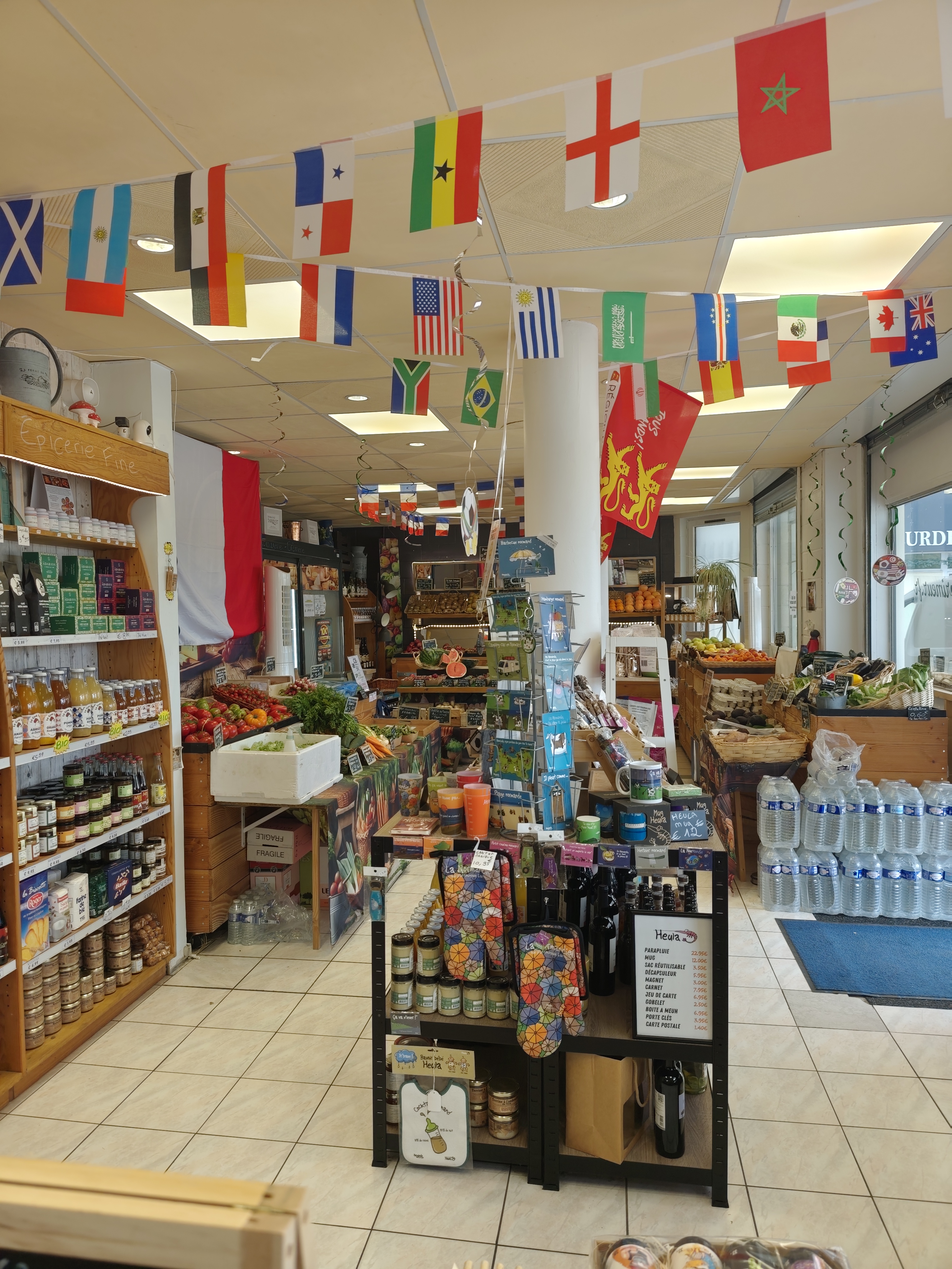 À VENDRE – MAGASIN FRUITS & LÉGUMES / ÉPICERIE FINE

Situé en plein cœur de ville proche d'Elbeuf sur Seine, ce magasin d’environ 70 m² bénéficie d’un emplacement idéal avec une belle visibilité.
Il se compose :
d’un espace de vente agréable et fonctionnel
d’une chambre froide de 12 m²
d’une vitrine à fromage.

Commerce spécialisé dans les fruits et légumes frais, ainsi que dans l’épicerie fine, avec une mise en avant de produits locaux de qualité, Fromages, Vins et Spiritueux.

Activités complémentaires développées :
Livraison à domicile
Dépôt et retrait de colis
Service de photocopies
👉 5 bilans positifs, avec un chiffre d’affaires en constante progression.
Clientèle fidèle et régulière.
💬 Prix à discuter lors d’une rencontre.
⚠️ Uniquement personnes sérieuses.
Le magasin est actuellement en activité et restera ouvert jusqu’à la reprise.