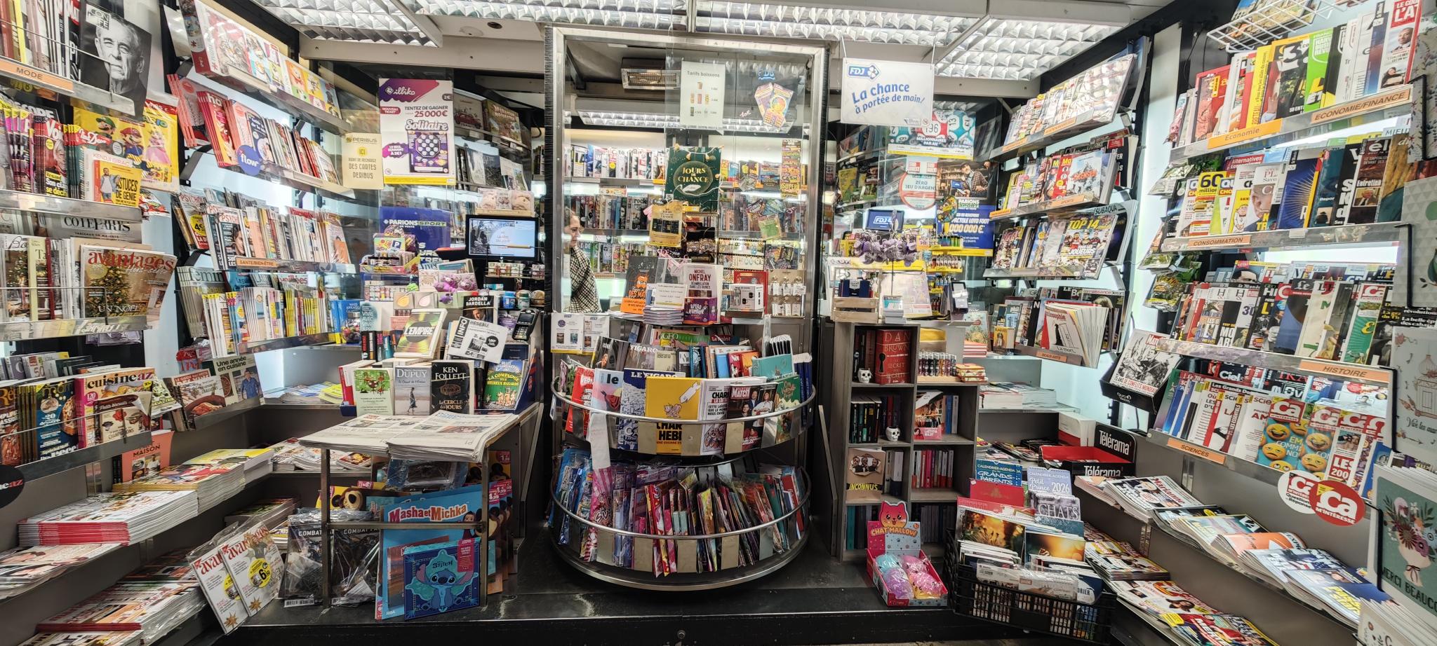 Sur un très bel emplacement au cœur du quartier du quartier historique de Aix en Provence, nous vous proposons d'être un acteur local en devenant kiosquier « presse – loto – multiservices ».

En tant que gérant indépendant enregistré au Registre du Commerce (non salarié, SAS, SASU, SARL, EURL, EI, micro-entreprise…), vous animerez ce kiosque.

Vous disposerez de ce kiosque de 15m² sans droit d’entrée, sans investissement dans un pas de porte ou fonds de commerce avec de faibles charges :

Loyer 200€ HT mensuel, dépôt de garantie 720€
Electricité
Assurance
Routeur ou box 4G
Caisse informatisée spécifique à la presse(Strator, Bimedia, JDC…): entre 80 et 100€/mois
Un fond de roulement/trésorerie d'au moins 5000€ est conseillé pour votre fonctionnement
Contrat de 2 ans renouvelable jusqu'en décembre 2033 (le renouvellement de la convention "kiosque" sera étudié après cette date)

Un agrément de diffuseur de presse en effectuant une formation obligatoire vous sera délivré. Le dépôt de presse CPMM (à Gignac la Nerthe) vous informera des conditions et vous expliquera le métier ; aussi, il vous livrera quotidiennement les journaux.

Un autre dossier sera à présenter pour les jeux (PMU/ “la Française des Jeux/FDJ”). Prévoyez 2 à 3 mois avant une ouverture(avec les jeux).

Les activités exercées sont principalement, la presse :

Presse nationale(commission 23%) et régionale(commission 14%)
Les jeux de la Française des jeux (FDJ): jeux de grattage, tirage (commission 5%)
Les souvenirs, les cartes postales, librairie, petits relais colis, bimbeloterie…
Les boissons, les glaces emballées, les confiseries, la conciergerie…

Nous pourrons étudier ensemble d'autres services pour le kiosque (artisanales ou autres).

Vos revenus proviendront des commissions

Les jours et horaires d'ouverture seront établis ultérieurement mais généralement, 8h à 12h30 et 15h30 à 18h toute la semaine ; adaptable au gré des saisons.
(Vous pouvez bien entendu prévoir un jour de fermeture comme le lundi et ouvrir le dimanche matin qui généralement est un jour à fort potentiel)

Je reste à votre écoute pour vous apporter plus de détails.