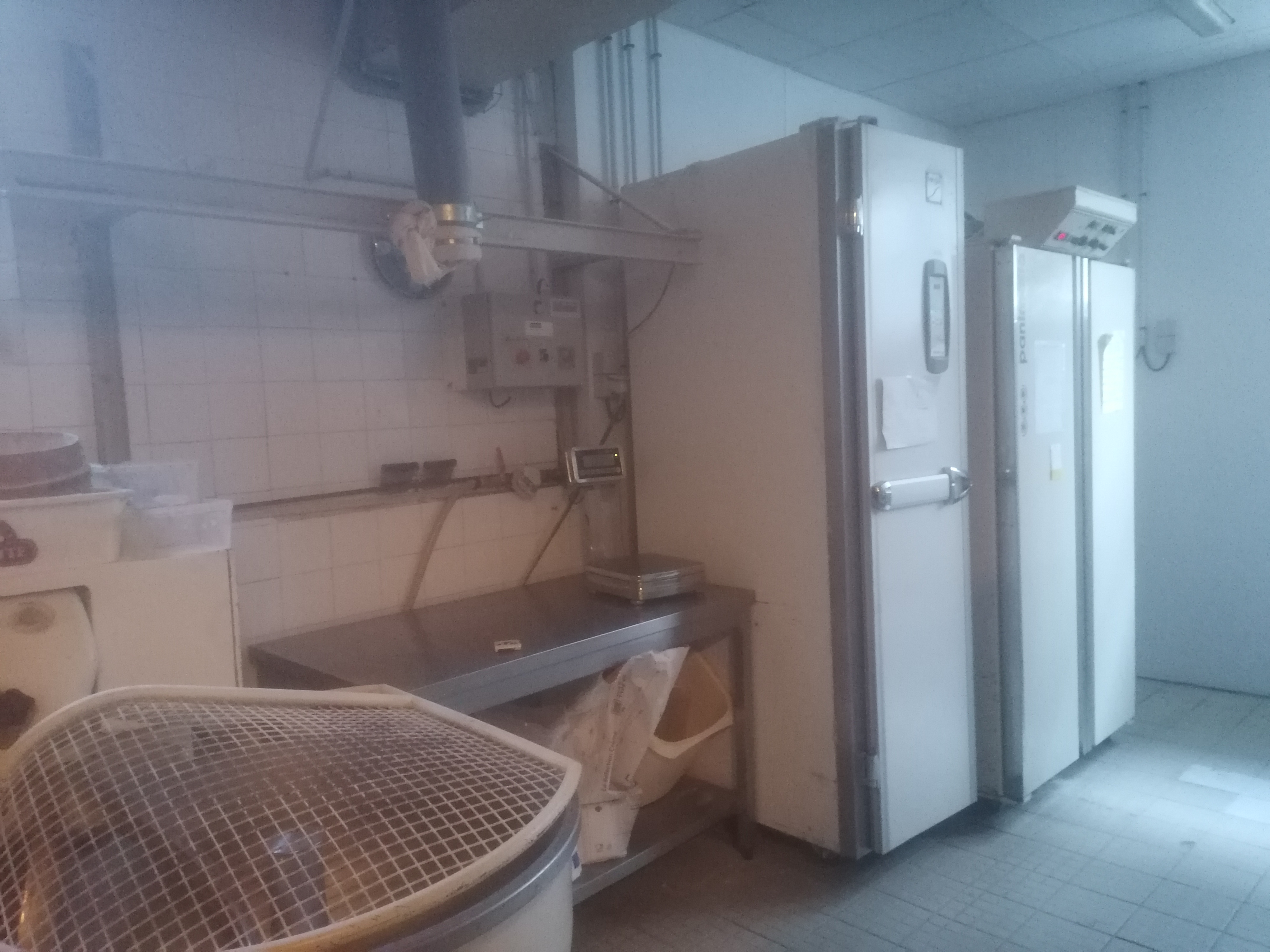 Village des boucles de la Seine. Avec épicerie pharmacie bar tabac pizzeria. Matériel récent. Tourné dans les villages voisins. Dépôt dans une épicerie. Pas de concurrence.