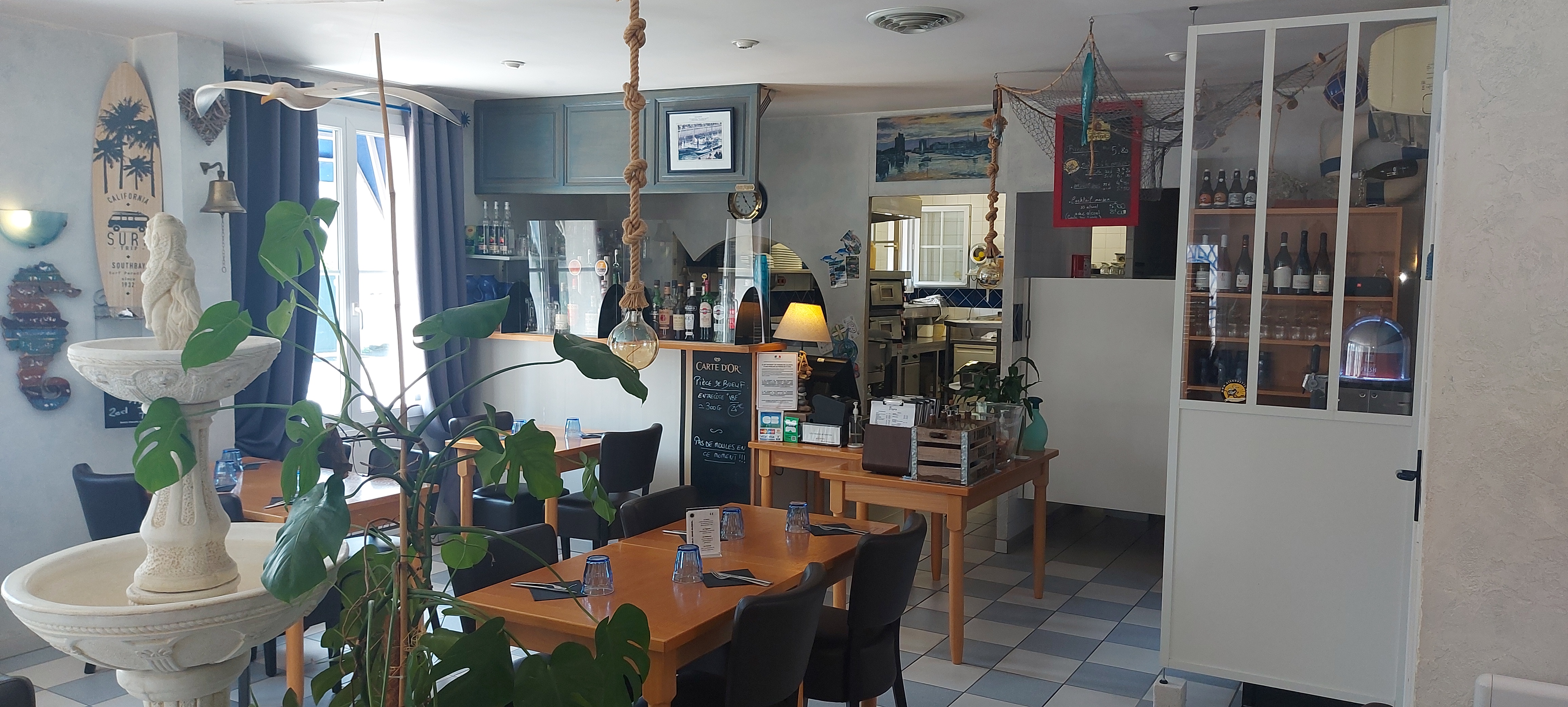 À VENDRE – PIZZERIA / CRÊPERIE – AMBOISE (37400) 🍕

Tu aimes la pizza.
Tu aimes les crêpes.
👉 Bonne nouvelle : l’affaire est déjà en place et rentable.

📍 Amboise (37) – ville touristique à fort passage
🔥 Pizzeria–crêperie exploitée depuis 2015
👨‍🍳 Chiffre d’affaires HT 2025 : 142 000 €, réalisé à deux personnes (couple)
🧀 Clientèle fidèle + touristique
🔑 Affaire clé en main : matériel opérationnel, concept qui fonctionne
📈 Potentiel de développement

💡 Vente pour changement de projet (aucune difficulté d’exploitation).

💰 Mise à prix : 60 000 € – faire offre sérieuse
📊 Dossier complet communiqué après premier échange
📞 Contact uniquement pour acquéreur sérieux