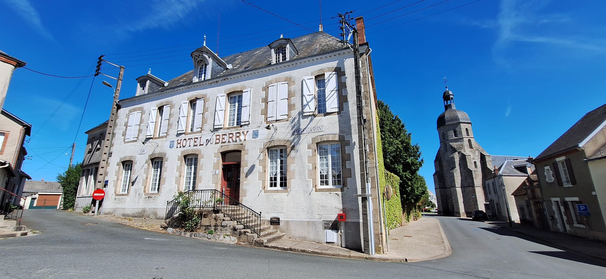 Ensemble Hôtel-Restaurant du XVIIIe siècle avec Jardin
