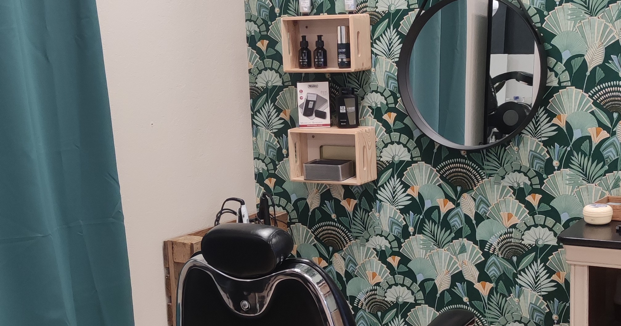 Vends fonds de commerce ou pas de porte , emplacement idéal devant un centre commercial directement sur un parking !