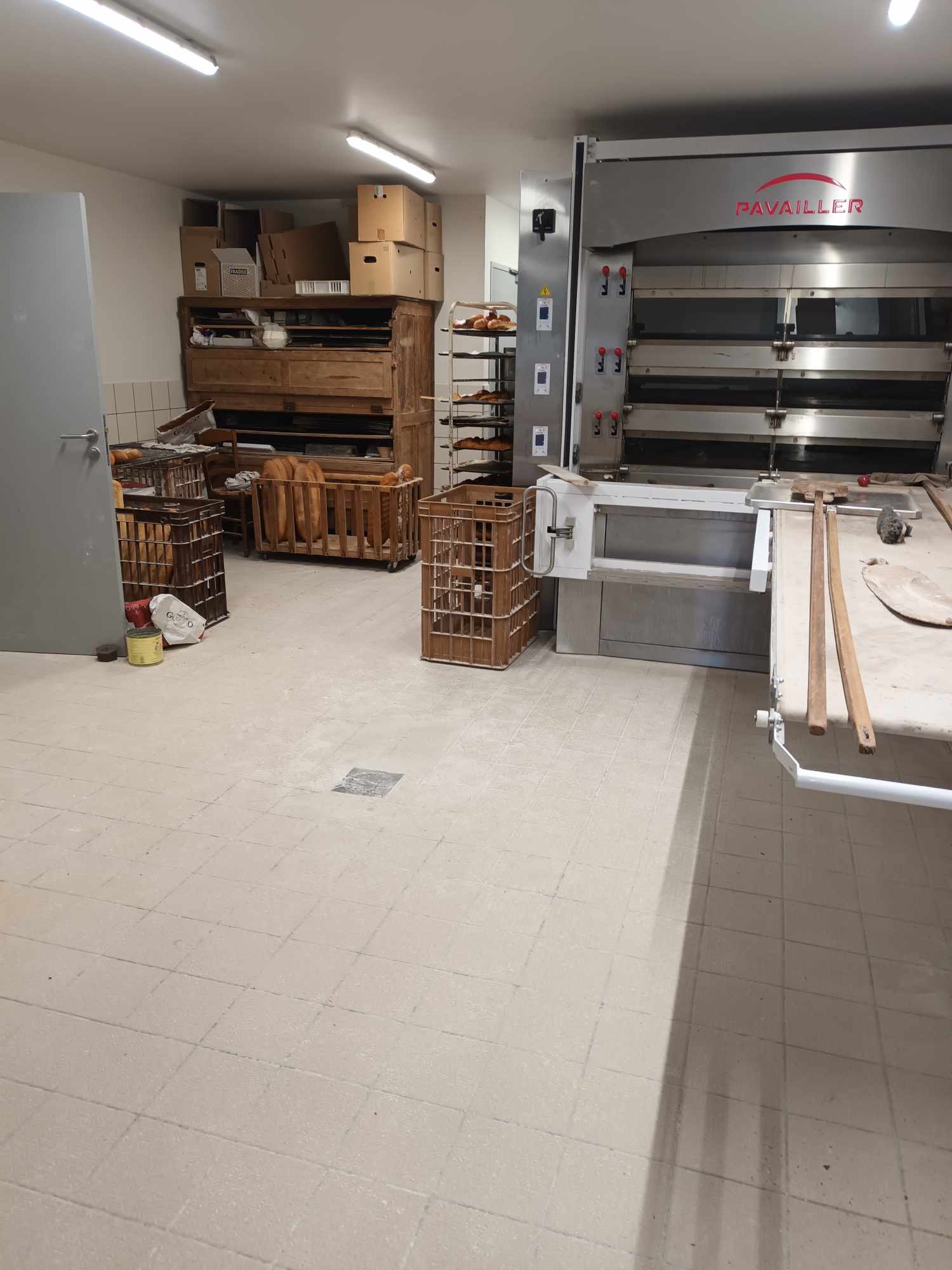 La commune recherche boulanger (ère)-pâtissier(ère) pour une location d'une boulangerie neuve qui lui appartient avec un logement T4 neuf au-dessus.
Libre à compter du 1er décembre 2024.
Possibilité d'achat du matériel en place.
La boulangerie est située au coeur d'un village dynamique de 680 habitants, en bordure d'une départementale très passagère. 
La commune est dotée de plusieurs commerces et école. Plusieurs associations animent cette commune.
Merci de prendre contact avec la mairie pour plus de renseignements.