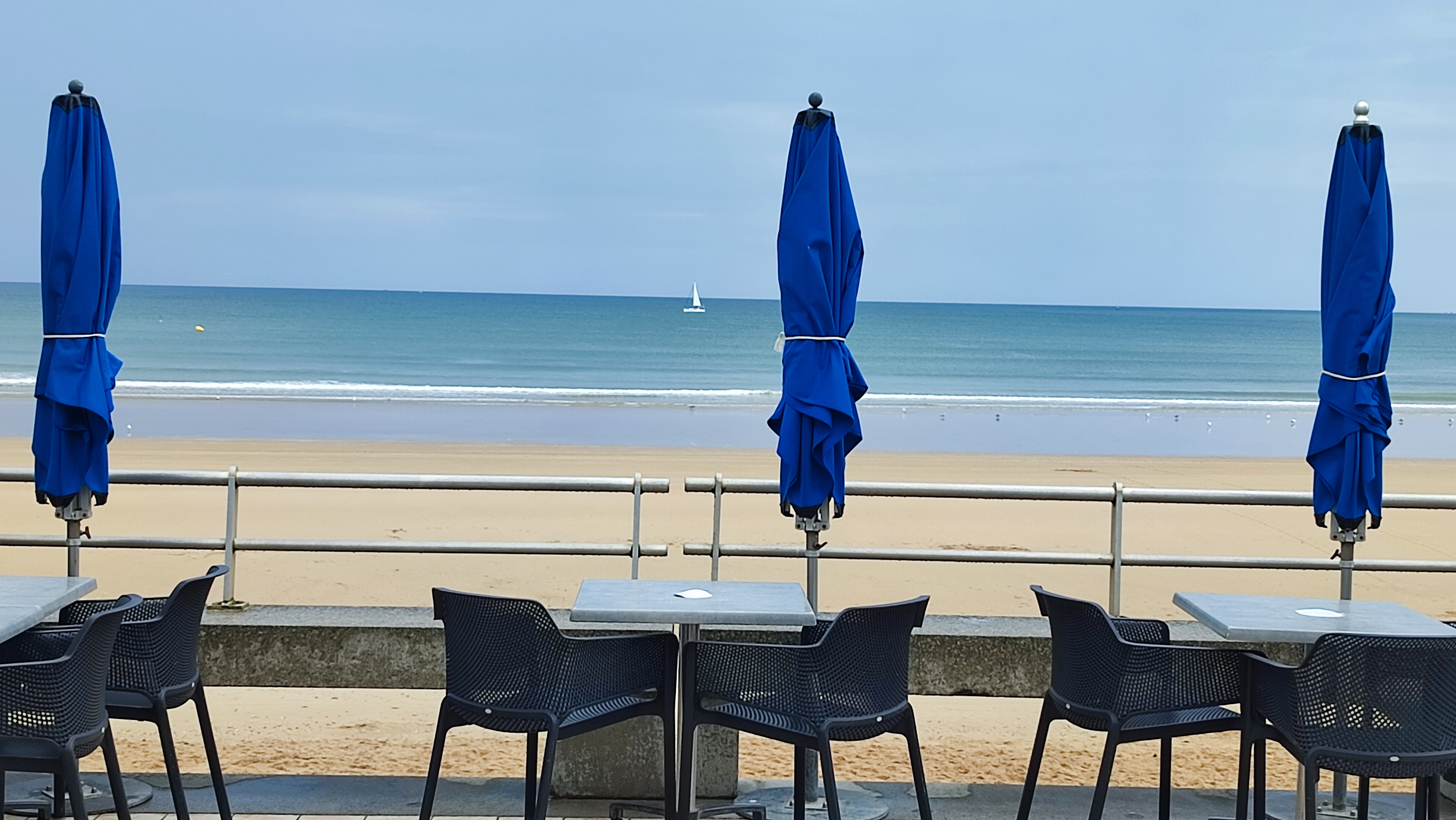 Pour cause retraite, nous vendons ce fonds de commerce SALON DE THE qui est situé à deux pas du port et des ruelles animées de Saint-Gilles-Croix-de-Vie. Il est composé d'une  salle conviviale intérieure de 18 places et de deux terrasses ensoleillées face mer d'une capacité de 60 places au total. Pas de salarié à reprendre, mobilier intérieur changé en octobre 2024 et équipements aux normes et prêt à l'emploi.
Apport minimum de 50 000 euros.