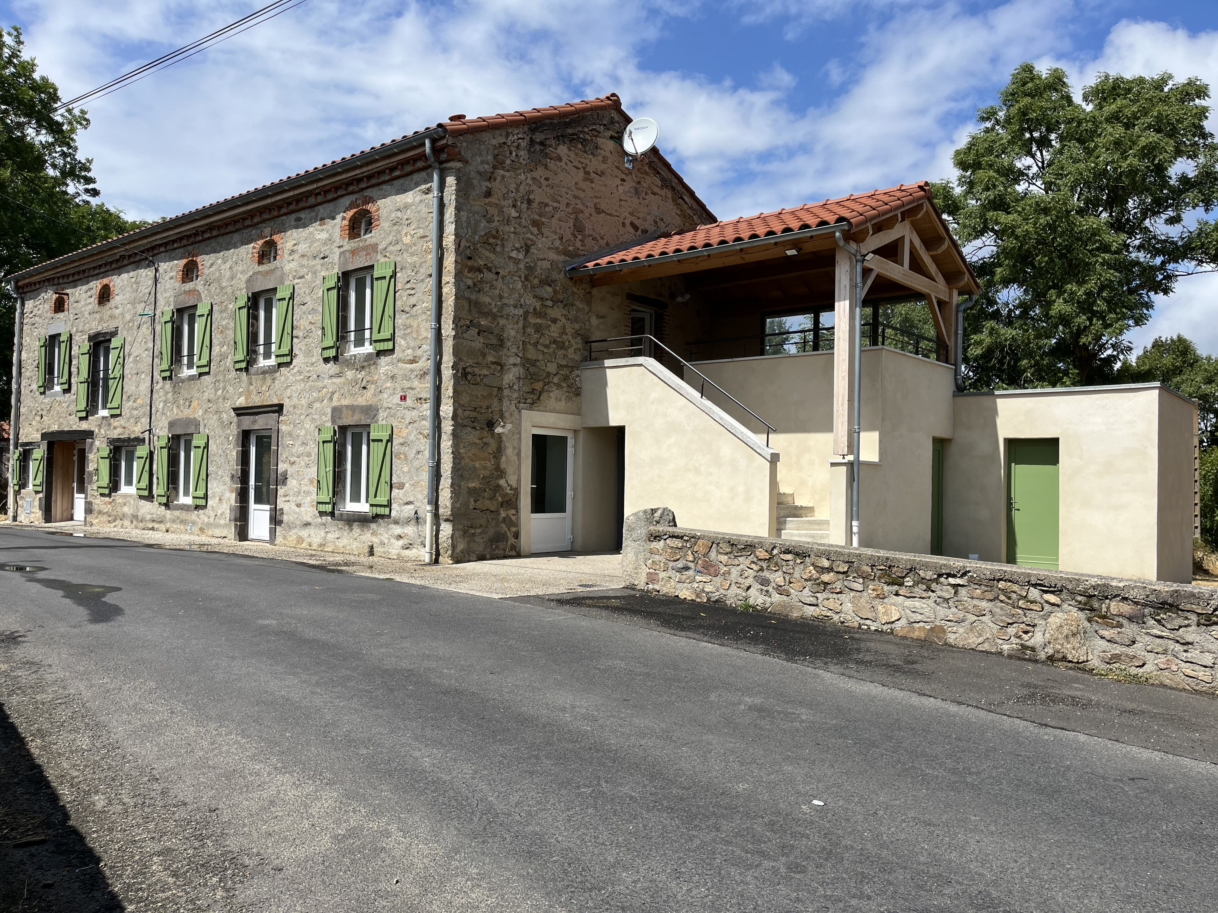 Location gérance de café restaurant chambres d'hôte à Mercoeur (43)