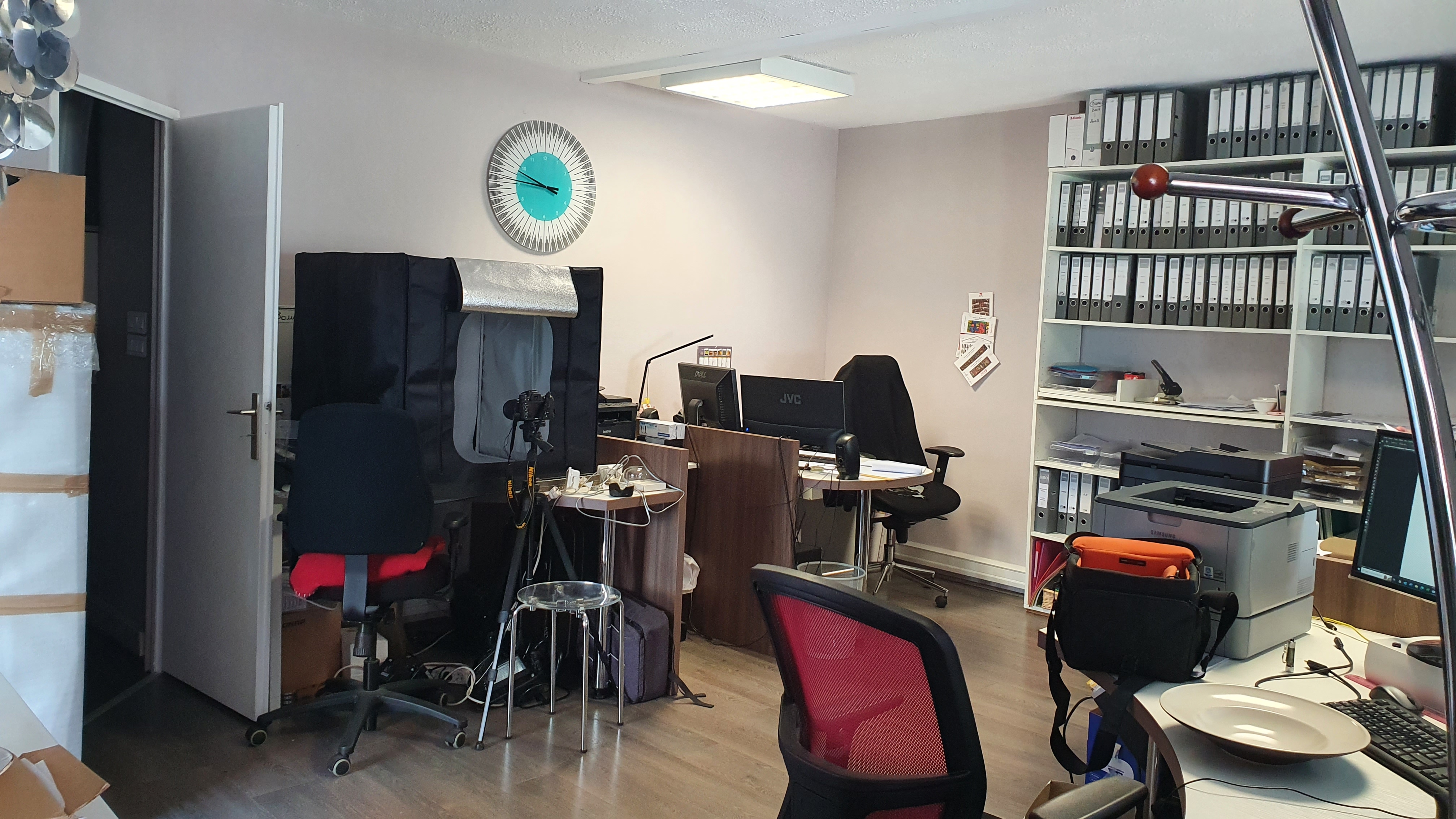A LABAROCHE, A LOUER, plein Centre village de 2400 habitants, local professionnel ou commercial de 53 m² de plain pied, libre courant décembre 2023 proche pharmacie, pâtisserie et salon de coiffure.