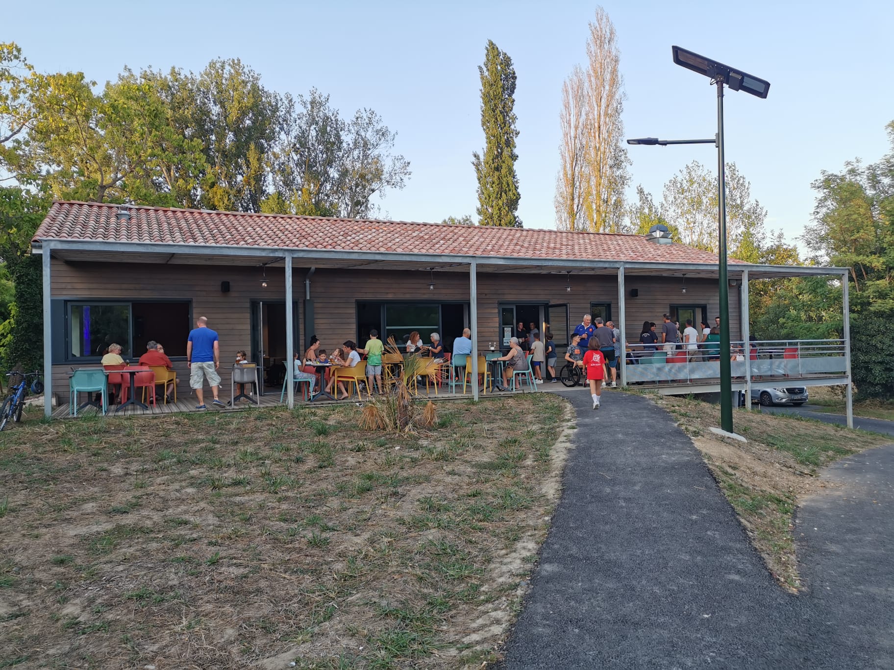 Reprise d'un Bar-Restaurant avec Service de Cantine le Midi