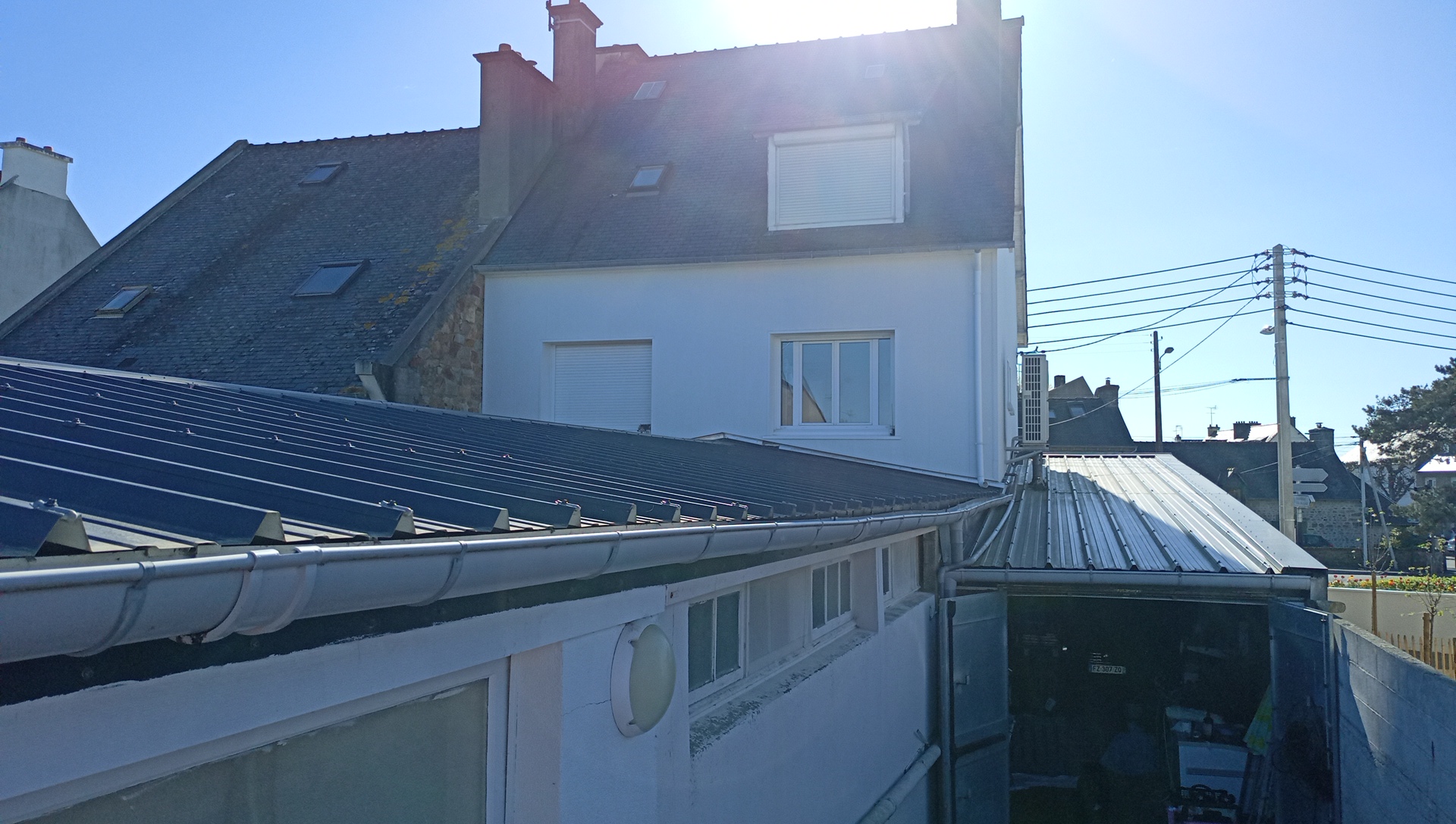 Bien rare sur le marché – potentiel exceptionnel !
Offrez-vous un bien aux multiples possibilités :
100 m² habitables pour votre confort
Isolation extérieure et pompe à chaleur travaux récents
250 m² de local commercial pour concrétiser vos ambitions
Toiture récente
💎 Ce bien unique permet :
De lancer ou développer votre activité
Ou de créer un investissement rentable grâce à une future division possible
⚡ Un seul achat, plusieurs projets:
résidence principale, activité professionnelle, ou stratégie locative.
📍 Un bien évolutif, rare et stratégique