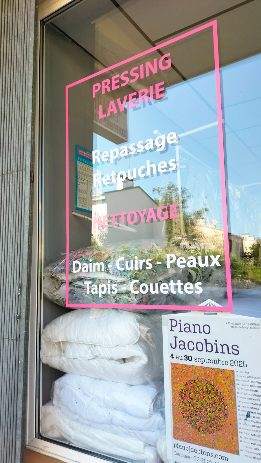 Cause retraite vends pressing,laverie,retouche ouvert depuis mai 2000. Proche d’autres commerces dont un restaurant sans concurrence proche.