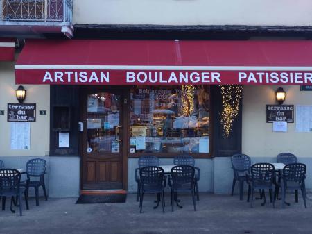 Urgent : Opportunité à saisir : 
Très belle  affaire dans un village dynamique et offrant un fort potentiel tant en pâtisserie que boulangerie 

Au c?ur du beaufortain  et  sur un axe très passant et touristiques , cette boulangerie est située sur la route des grands Alpes et aux pieds de plusieurs station de ski.
L'emplacement est de premier choix car situé a l entrée du village et jouis d une visibilité incomparable. 

Le stationnement est possible à proximité immédiate de la boulangerie.



Marché tous les mercredis tout l année.

Boulangerie- Pâtisserie bien équipée, et très bien entretenue.

Durant les périodes estivales la boulangerie procède une succursale dans une village station authentique de ski et offrant aussi un stationnement à proximité.
Possibilité de vendre les deux affaires
Séparément  

Me contacter pour plus d information

Un jour de fermeture hebdomadaire et 8 semaines de congés annuels.

CA 2023 - 2024 HT : 760 000 

Possibilité d acheter individuellement les points de vente 
Me contacter pour plus d information 

Boutique se trouvant en ZRR pas d'impôt sur les sociétés pendant 5 ans puis dégressif les 3annnées suivantes