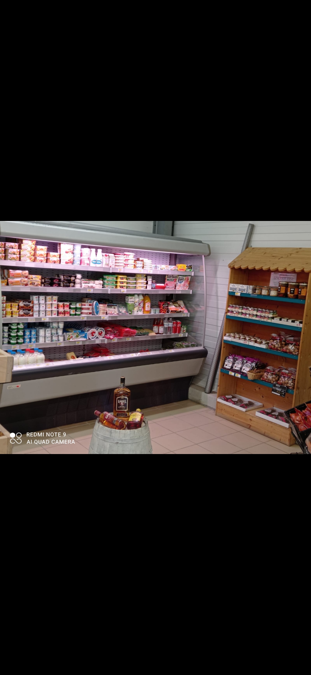 Vous cherchez une opportunité pour devenir dirigeant d’un commerce local prospère dans un charmant village de campagne ? Ne cherchez plus !

je propose à la vente ce fonds de commerce d'épicerie d'alimentation générale située sur la commune de budeliere-23170  de 938 habitants. Sans oublier les communes des alentours qui bénéficient également de ce commerce de proximité ( riche bouf argenty.eveaux les ban .chalet.sage  ).

L’épicerie est située au cœur du village, à proximité d’une boulangerie-pâtisserie, d’une agence postale, un salon de coiffure mixte ,une école maternelle, un maison de retraite ,

L'épicerie est composée de :
- 1 local commercial de 120m
- 1 bureau 
-1 pièce pour chambre froid + stock
-cuisine
-wc
- parking reserve au commerce

Le prix correspond au fond de commerce, possibilité de rajouter le stock existant.

Le local appartient à la mairie et est loué pour une somme dérisoire.
l’épicerie est appréciée par les habitants locaux, saisonniers ainsi que par les visiteurs de passage. Commerce dynamique avec son attachante et fidèle clientèle. Offrant une large gamme de produits alimentaires secs, frais et surgelés, de boissons, de produits ménagers, fruits/légumes, produits locaux, depot de gaz, depot de pain.française des jeux. livraisons à domicile.
N'hésitez pas à me contacter par téléphone ou WhatsApp pour plus d'informations !