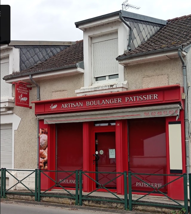 FOËCY est une commune rurale de 2085 habitants située à 25km de Bourges, 7km de Vierzon au cœur de la champagne berrichonne. Elle est sur le circuit touristique de la route de la Porcelaine avec sa manufacture et son magasin d’usine Deshoulières. Elle dispose de plusieurs hébergements type gite, ou chambre d’hôte sur la commune, et dispose d’une boucle du Canal de Berry à Vélo.
SON COEUR DE BOURG dynamique est riche de nombreux commerces de proximité, (boulanger, boucher, épicerie, coiffeurs, pharmacie, 1 bar-tabac-FDJ-PMU et petite restauration, soirée évènementiel…) et de nombreuses activités à domicile autour du soin à la personne, institut de beauté, coiffeur, photographe et réparateur informatique, téléphonie et d’un  toilettage canin.
SA ZONE ARTISANALE est composée d’artisans du bâtiment (entreprise de maçonnerie, chauffagiste, cuisiniste…)  Des établissements spécialisés en mécanique automobile et vente de véhicules, un spécialiste des pneumatiques, un spécialiste en véhicules de collection et un contrôle technique étoffe l’offre sur la commune. Son marché tous les vendredis matin anime le cœur de la commune.
LA COMMUNE DE FOËCY compte un groupe scolaire primaire et maternelle, un centre de loisir,  un centre socio-culturel avec bibliothèque, une salle des fêtes, terrain de sport et espace de loisirs avec des associations culturelles ou sportives extrêmement dynamique.
DE NOMBREUX SERVICES A LA POPULATION sont disponibles sur place notamment une agence postale, un médecin généraliste,  un cabinet d’infirmier, un ostéopathe, des professions paramédicales… 
VENTE BOULANGERIE MURS ET FOND pour des raisons familiales. 
Un outils de travail clé en main avec du matériel en fonctionnement... 
LABO BOULANGERIE four à sol changer en 2020 , four ventilé chambre de pousse 4 chariots , pétrin, balancelle, refroidisseur, frigo à bac . (indicatif consommation électrique environ 800/900€/mois) LABO PÂTISSERIE tour réfrigéré 5 portes , laminoir , congélateur , pousse viennoiseries, surgélateur, 7 portes batteur mélangeur. Coin plonge.
BOUTIQUE tout équipée,  avec une grande vitrine réfrigérée, mobilier et matériel de vente en boulangerie.
APPARTEMENT à l’étage,   une pièce principale, une chambre et 1 salle de bain avec climatisation réversible. Cave , cour privée, 2 garages . 
La zone de chalandise est passé depuis septembre dernier à 6000 habitants avec la fermeture de la boulangerie du Village de Vignoux sur Barangeon situé à 4km.
PRIX DE VENTE FOND ET MURS 150 000€
Contact Comptoir du Commerce et Artisanat 06 49 58 07 86 h.ferreire@cc-vierzon.fr