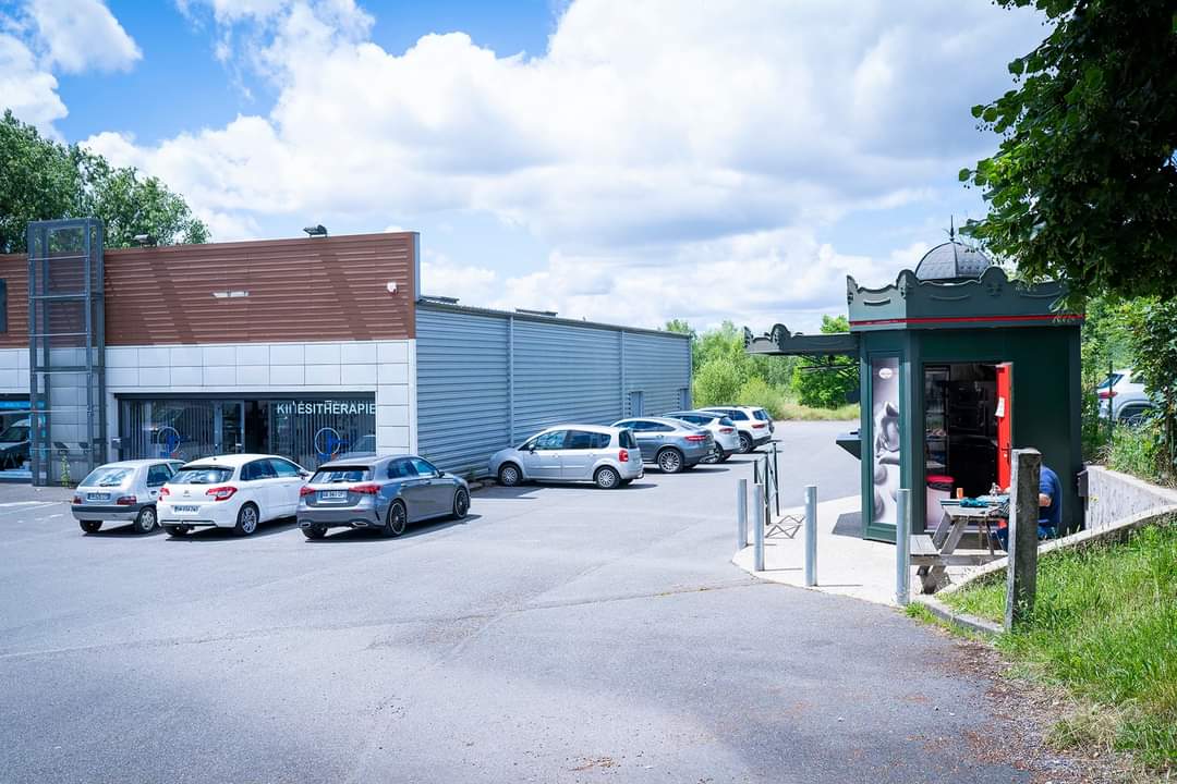 Vend la société d'un Kiosque à Pizza situé à Cosne Cours sur Loire sur une zone commerciale avec son parking. Comprenant le Kiosque avec son matériel, une chambre froide et une chambre sèche.
Ouvert depuis 2017,  clientèle fidèle et agréable.
Reste des points d'amélioration à mettre en place.
CA 115 000 €