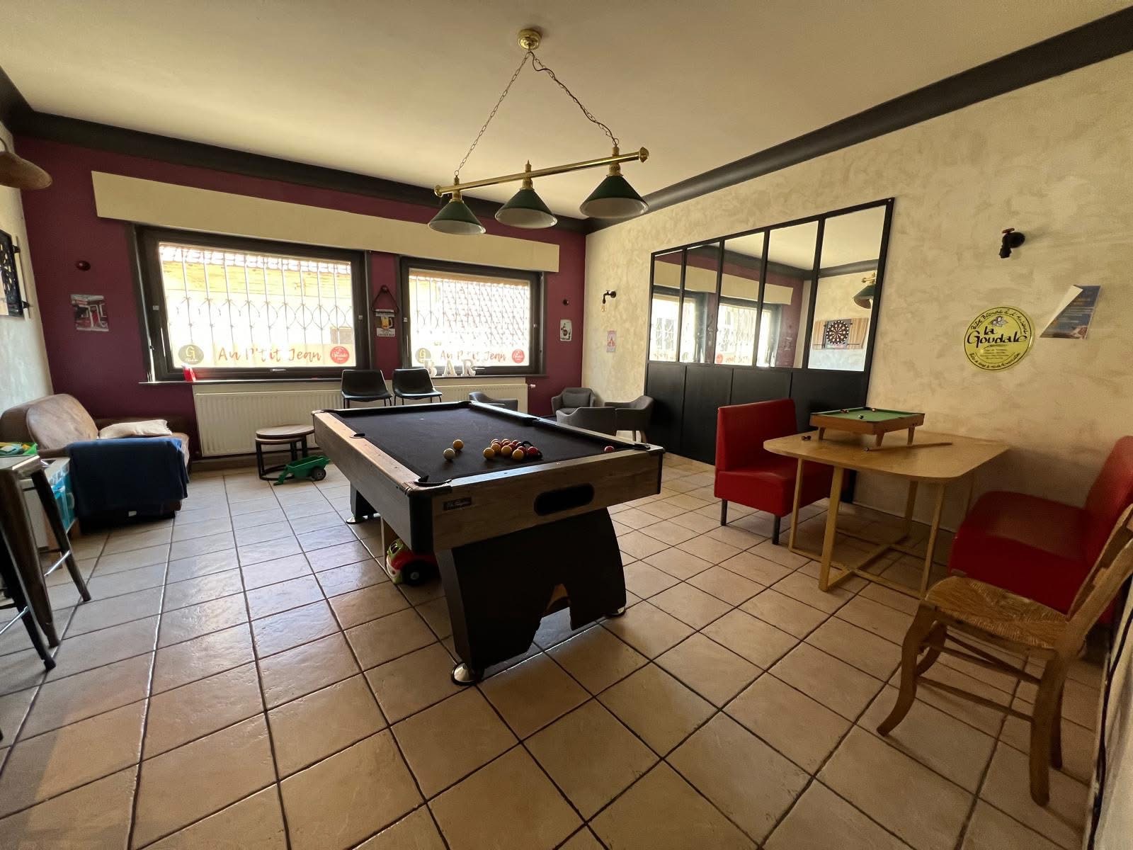 🚨 𝐅𝐎𝐍𝐃 𝐝𝐞 𝐂𝐎𝐌𝐌𝐄𝐑𝐂𝐄 à vendre 🚨
BAR • TABAC • BRASSERIE • FDJ
🍻 Licence IV
🍽️ 35 places en salle + terrasse 24 places
🏡 Logement sur place
🎯 situé à 𝐇𝐄𝐔𝐂𝐇𝐈𝐍

Une belle opportunité clé en main 🔑 pour se lancer dans le commerce.

💰 Prix : 128 000 € 
0633988714